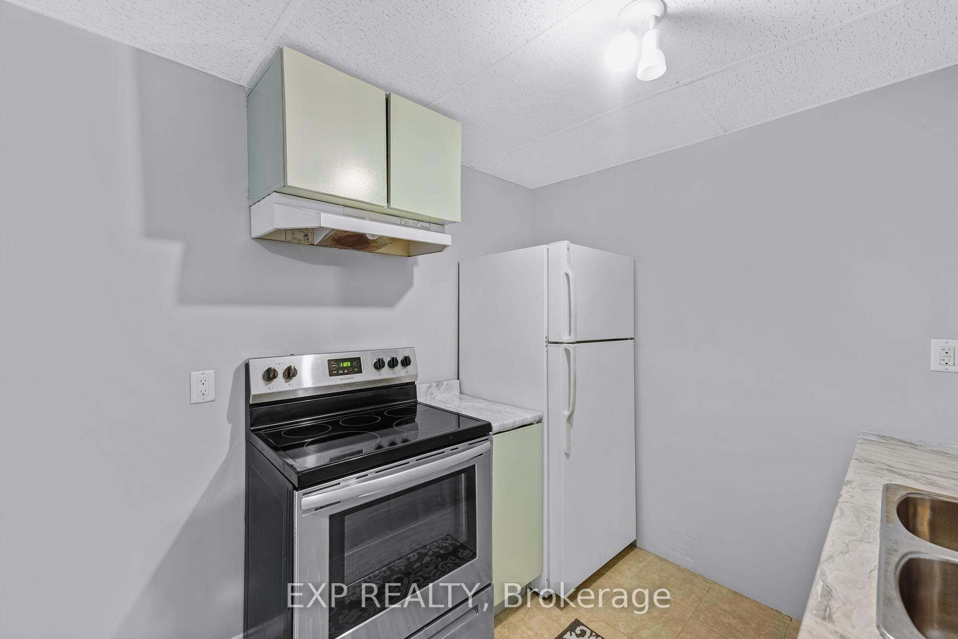 Photo 35 of 175 Hollyridge Crescent, Kitchener — HOMEH