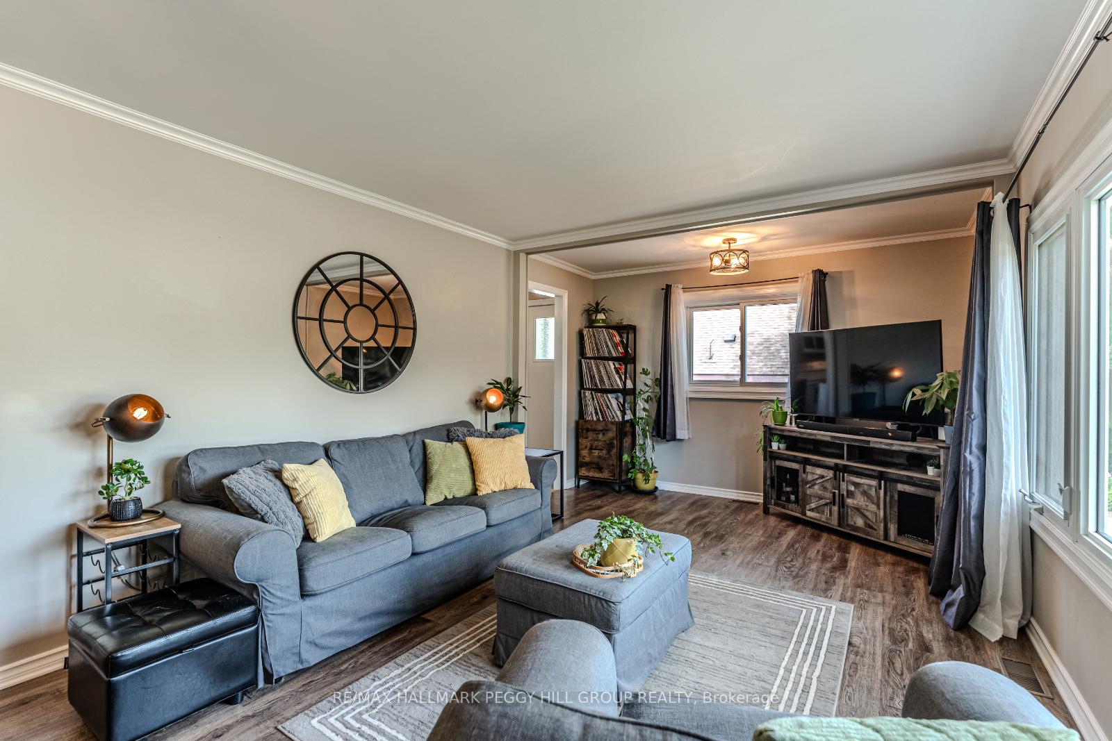 Photo 2 of 730 Quebec Street, Midland — HOMEH