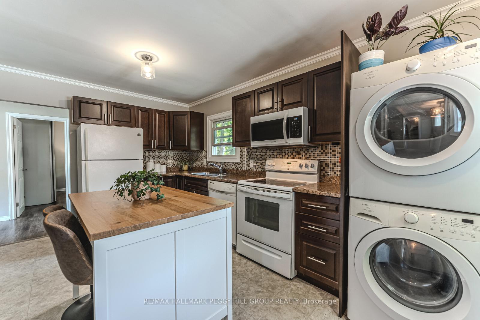 Photo 3 of 730 Quebec Street, Midland — HOMEH