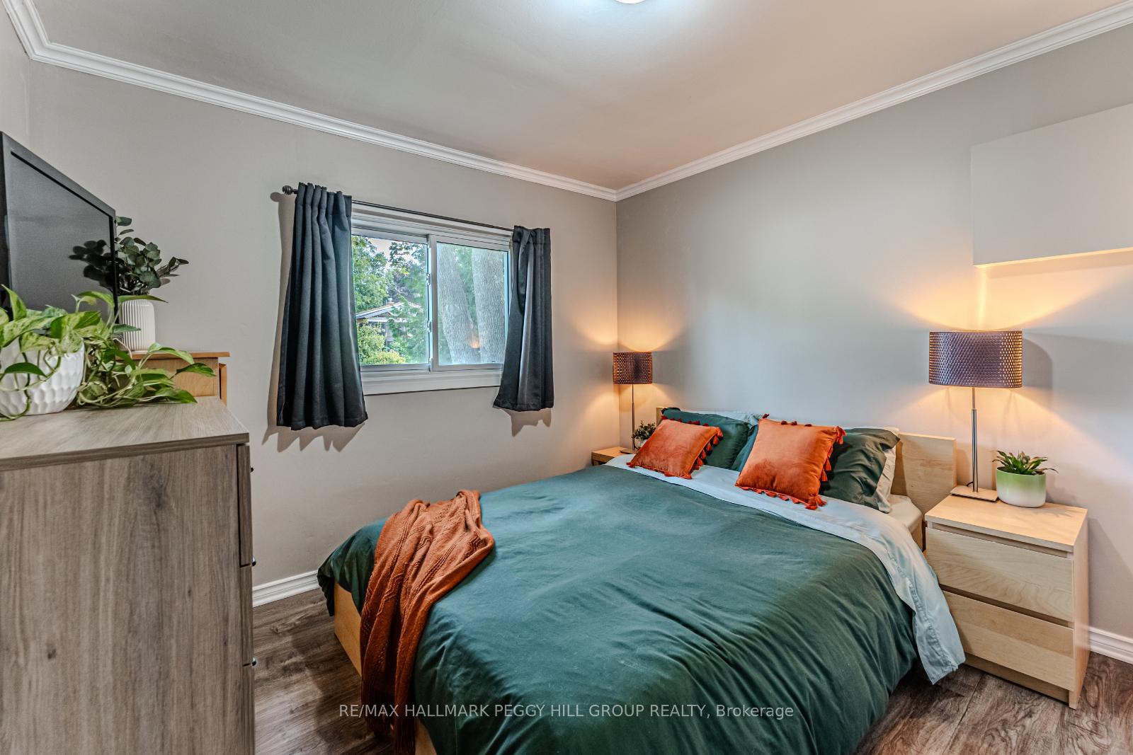 Photo 5 of 730 Quebec Street, Midland — HOMEH