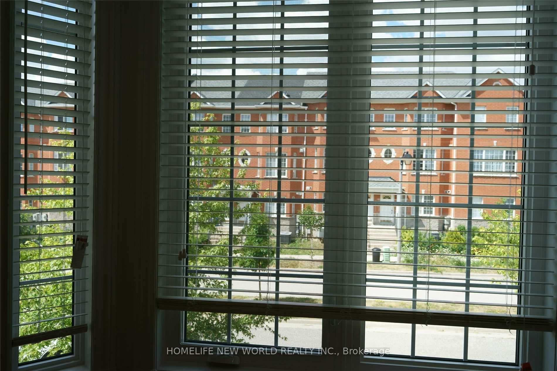 Photo 4 of 41 Park Common Boulevard, Markham, Commerce Valley — HOMEH