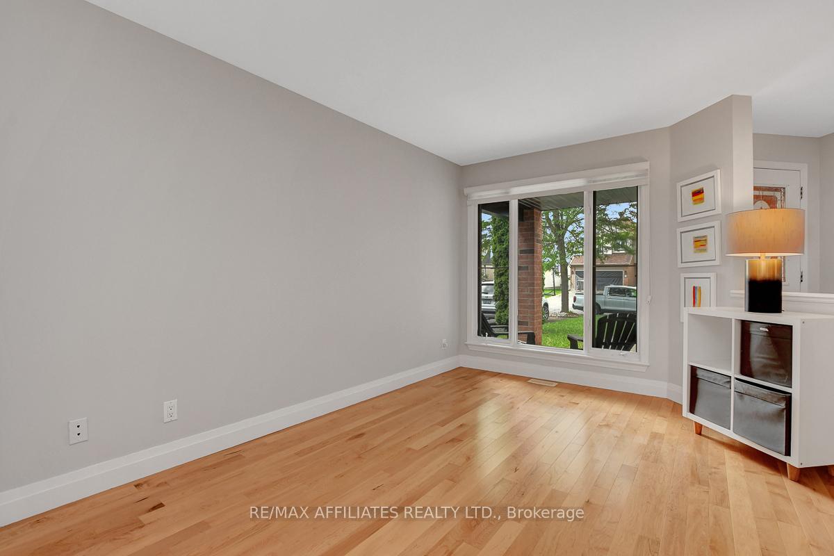 Photo 7 of 31 Spur Avenue, Ottawa, Kanata - Bridlewood — HOMEH