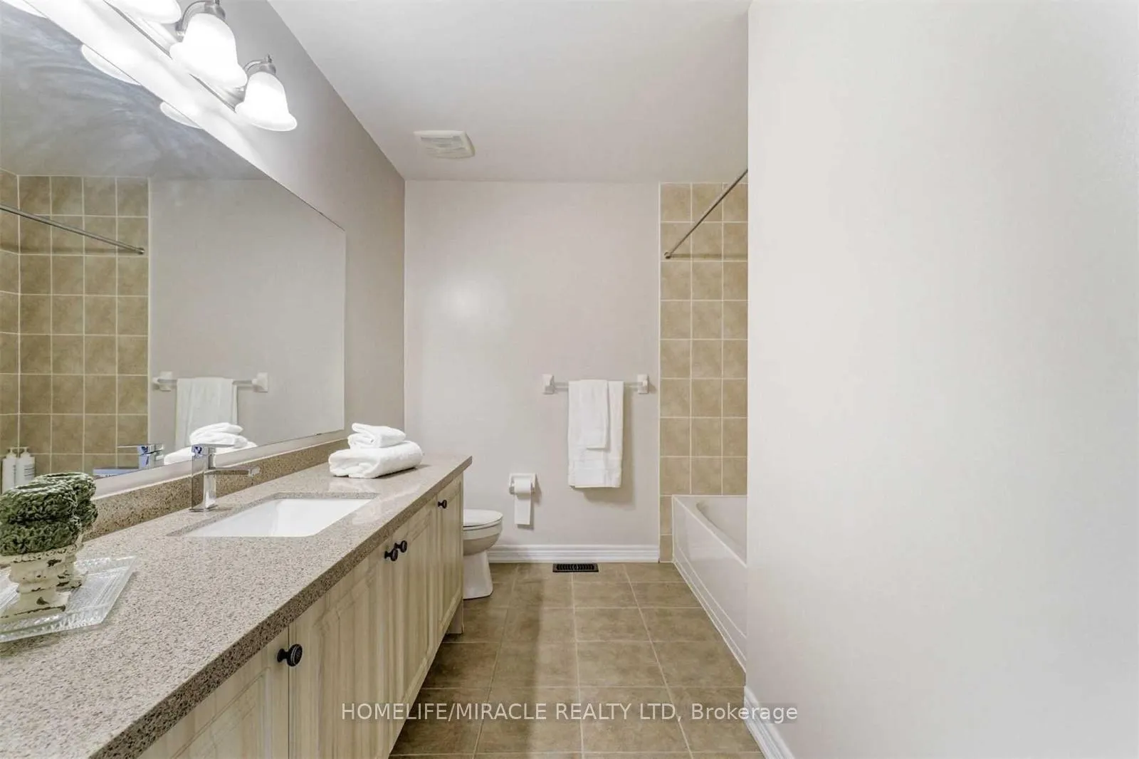 Photo 11 of Unit Upper, 766 Miltonbrook Crescent, Milton, Willmott — HOMEH
