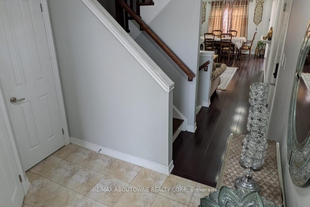 Photo 2 of 254 Fall Fair Way, Hamilton, Binbrook — HOMEH