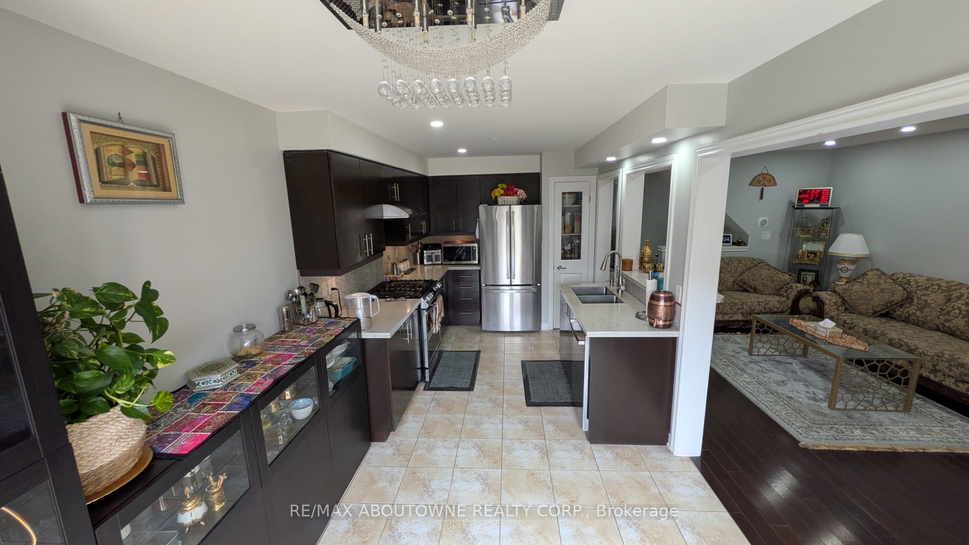 Photo 5 of 254 Fall Fair Way, Hamilton, Binbrook — HOMEH