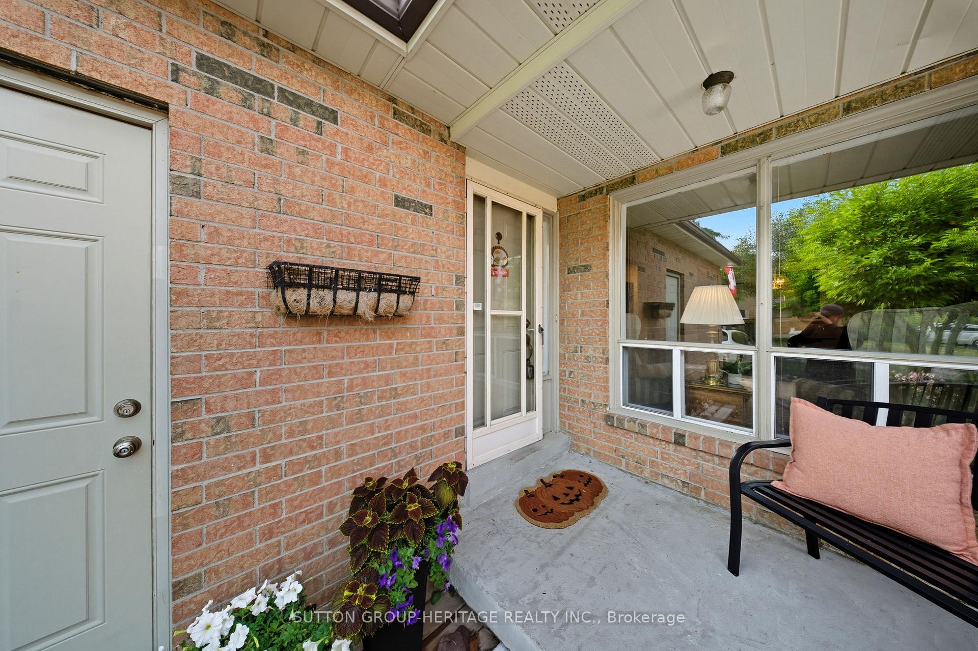 Photo 2 of 69 Spragg Circle, Markham, Markham Village — HOMEH