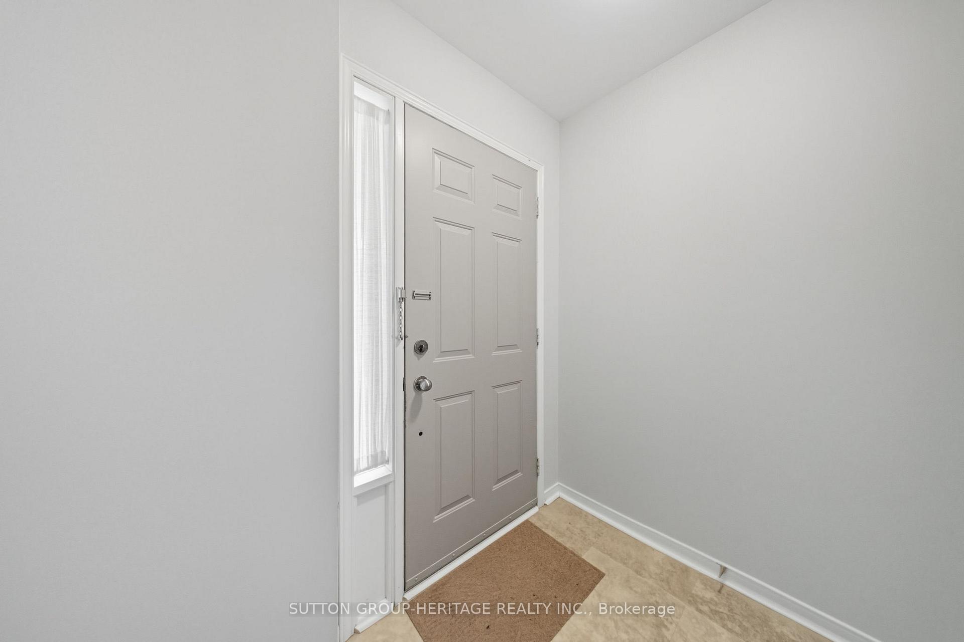 Photo 3 of 69 Spragg Circle, Markham, Markham Village — HOMEH