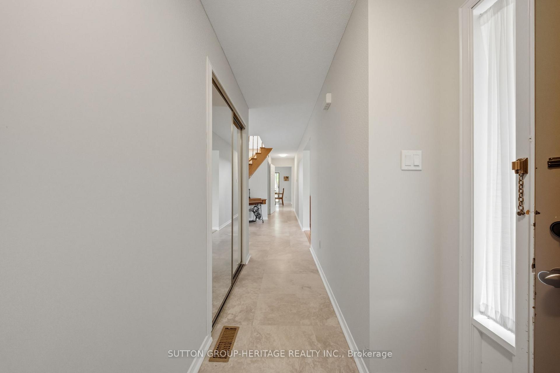 Photo 4 of 69 Spragg Circle, Markham, Markham Village — HOMEH