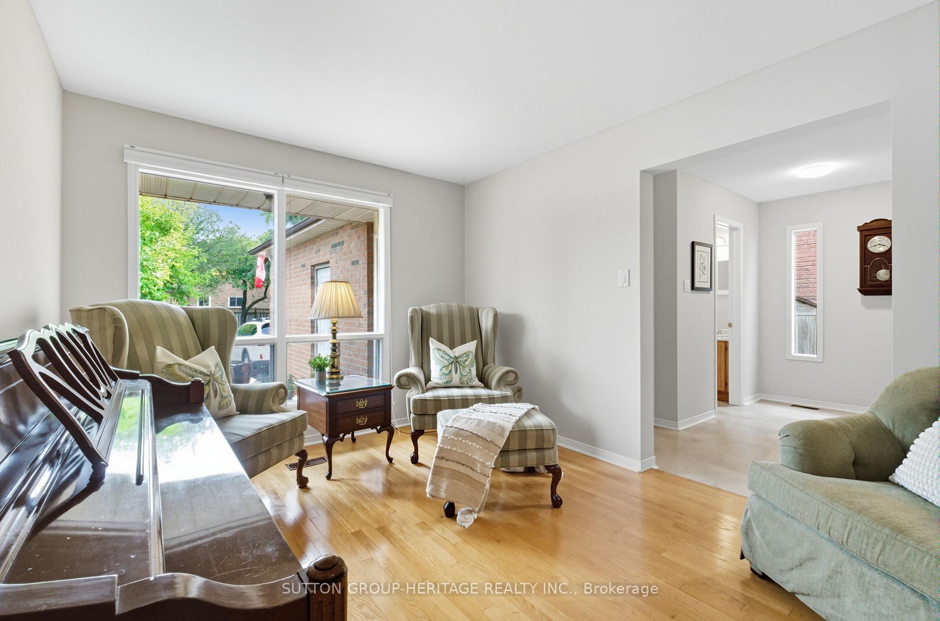 Photo 5 of 69 Spragg Circle, Markham, Markham Village — HOMEH
