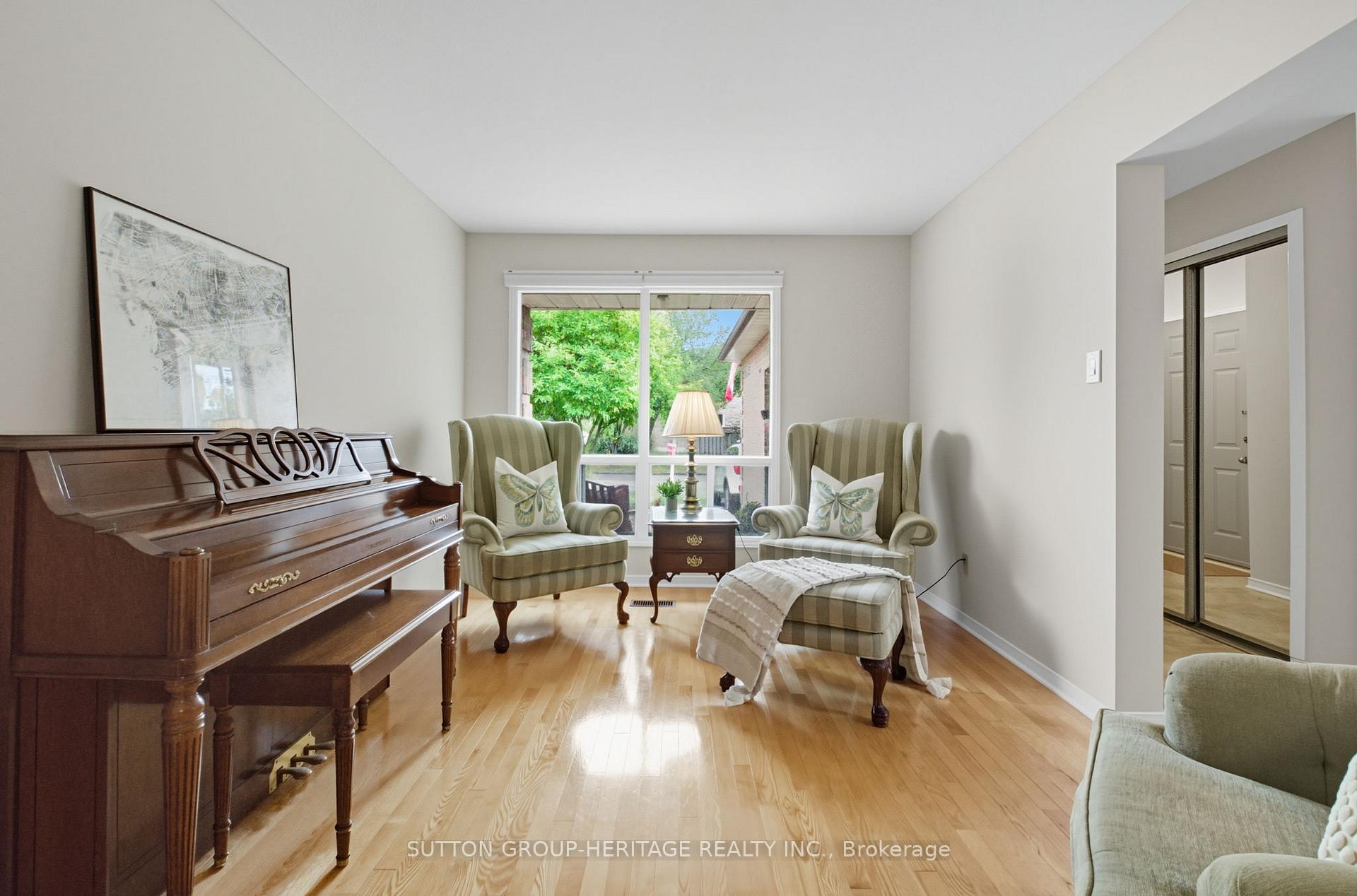 Photo 6 of 69 Spragg Circle, Markham, Markham Village — HOMEH