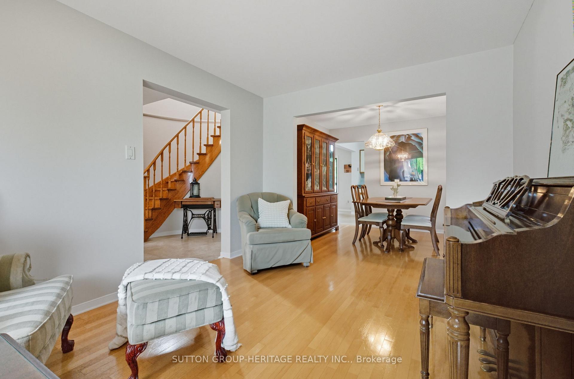 Photo 7 of 69 Spragg Circle, Markham, Markham Village — HOMEH