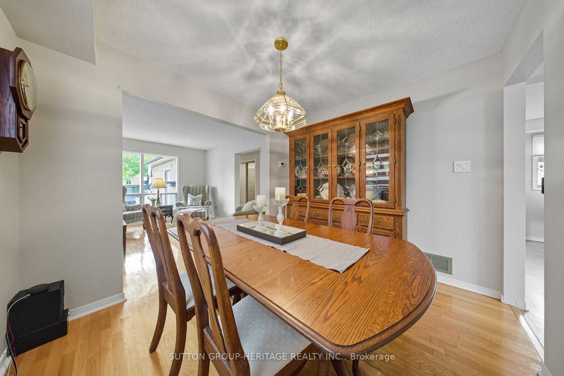 Photo 9 of 69 Spragg Circle, Markham, Markham Village — HOMEH