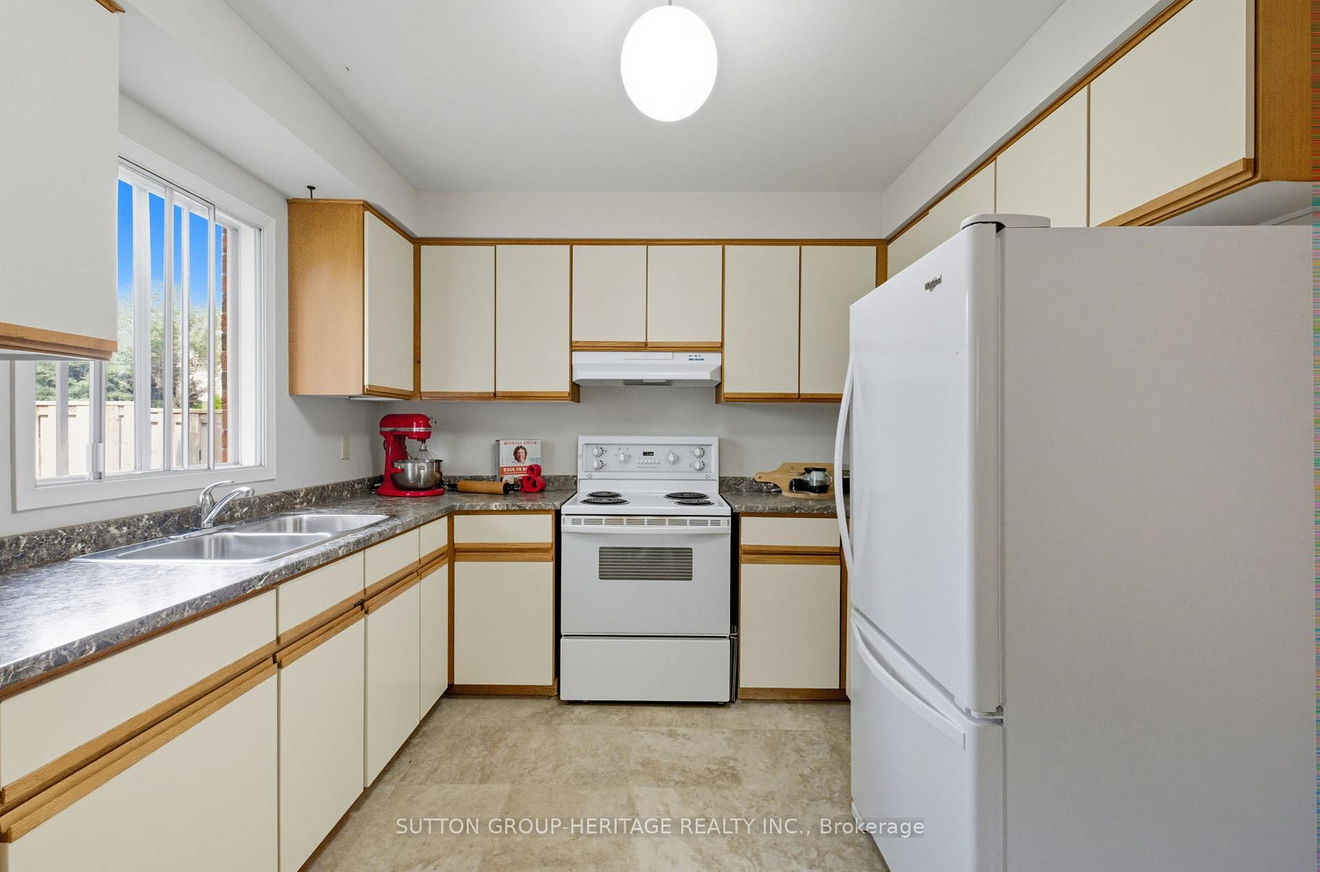 Photo 12 of 69 Spragg Circle, Markham, Markham Village — HOMEH