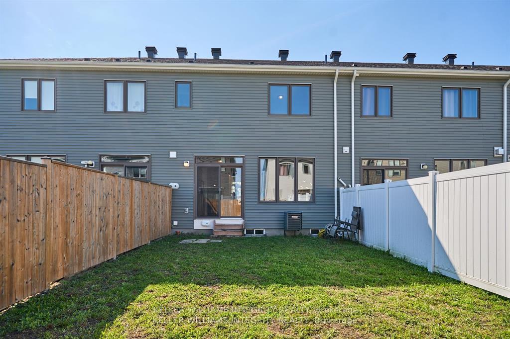 Photo 37 of 125 Pictou Crescent, Ottawa, Kanata - Emerald Meadows/Trailwest — HOMEH