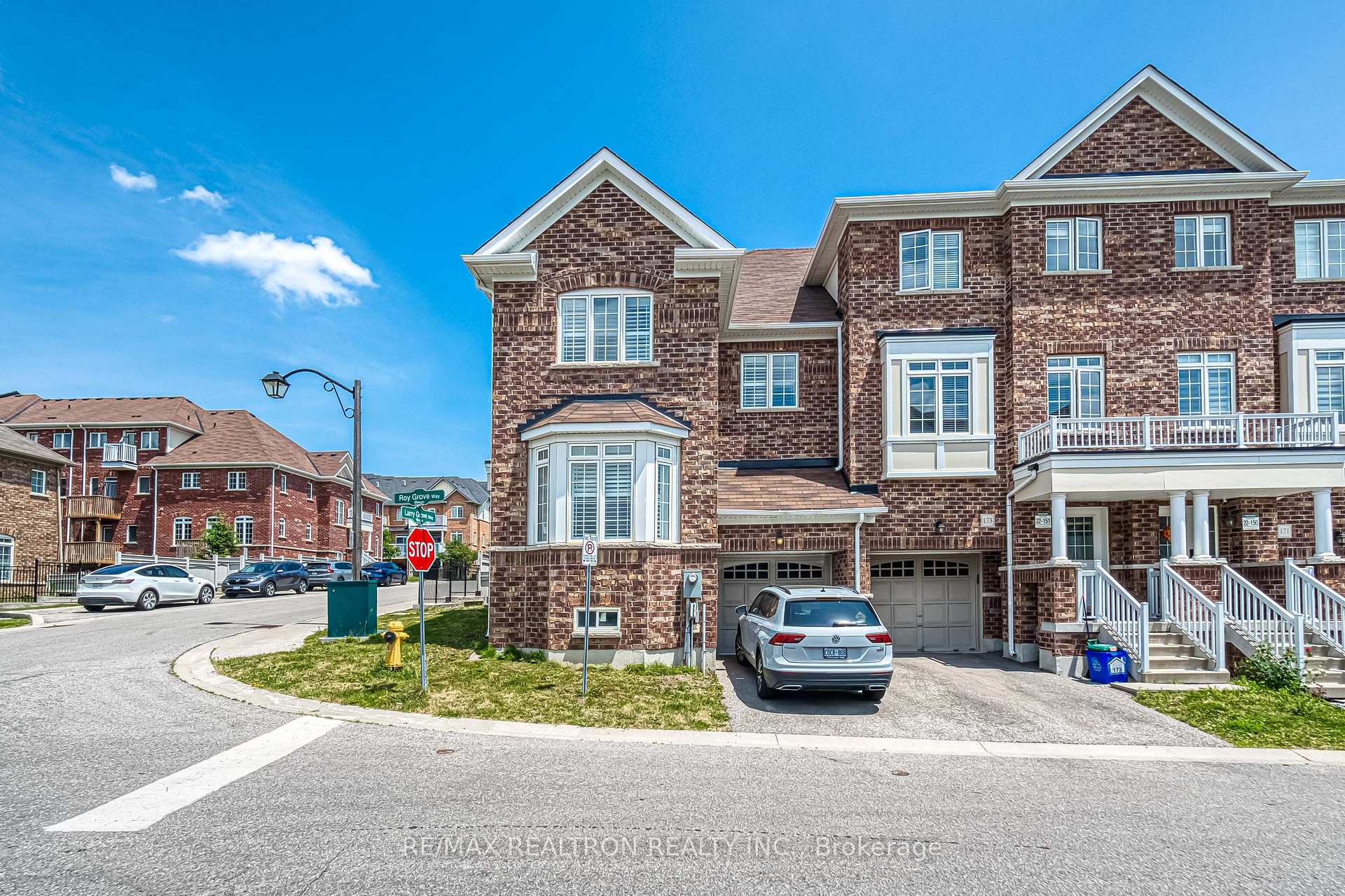 Photo 2 of 5 Larry Grove Way, Markham, Greensborough — HOMEH