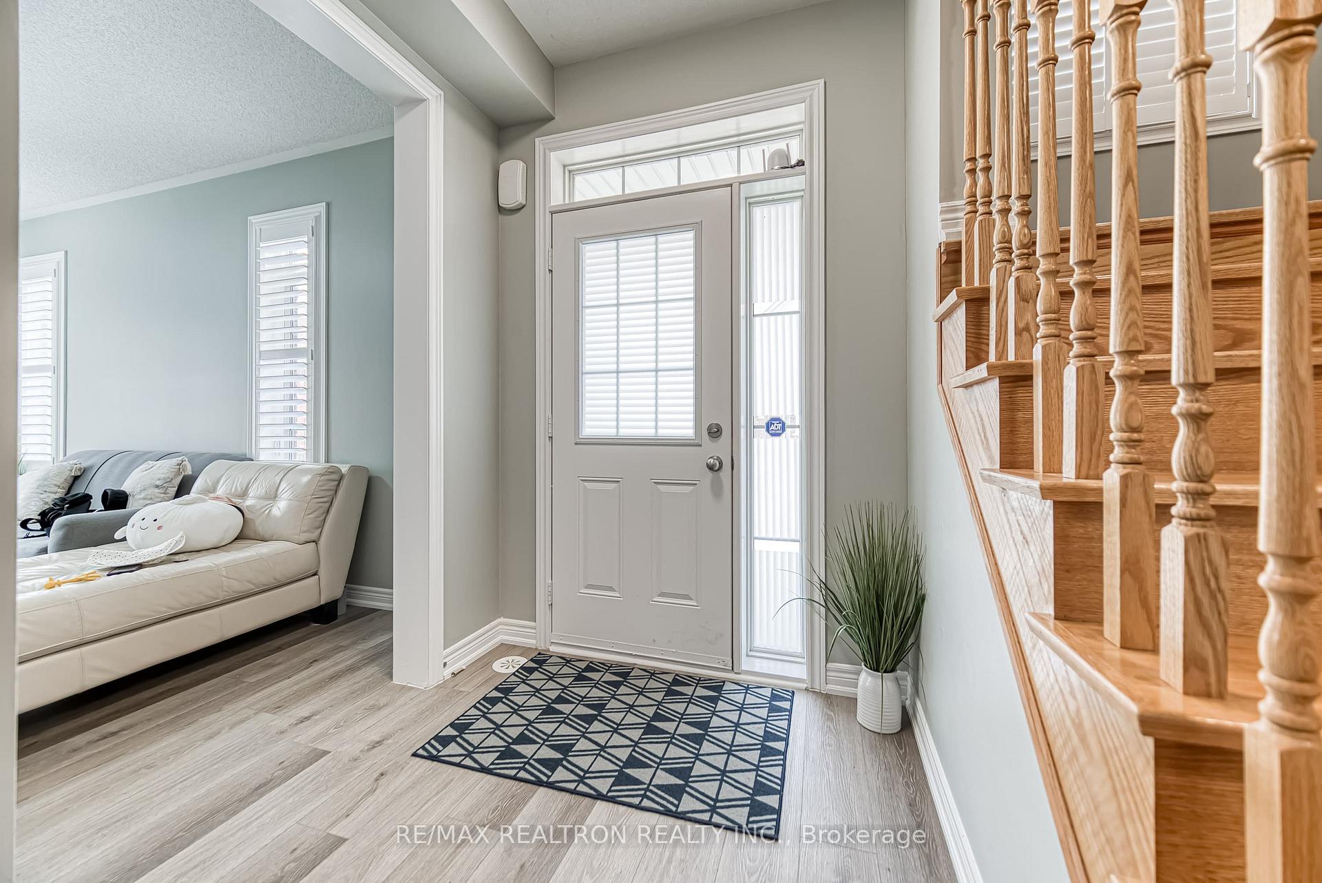 Photo 3 of 5 Larry Grove Way, Markham, Greensborough — HOMEH