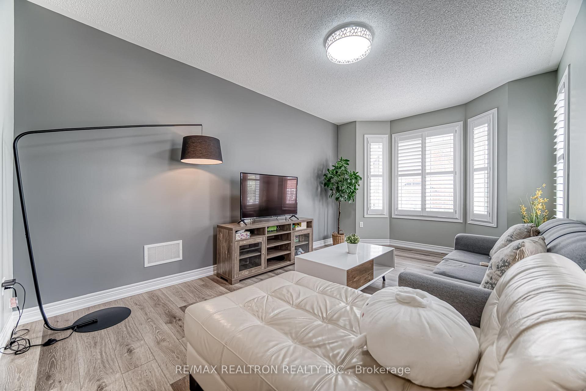 Photo 5 of 5 Larry Grove Way, Markham, Greensborough — HOMEH