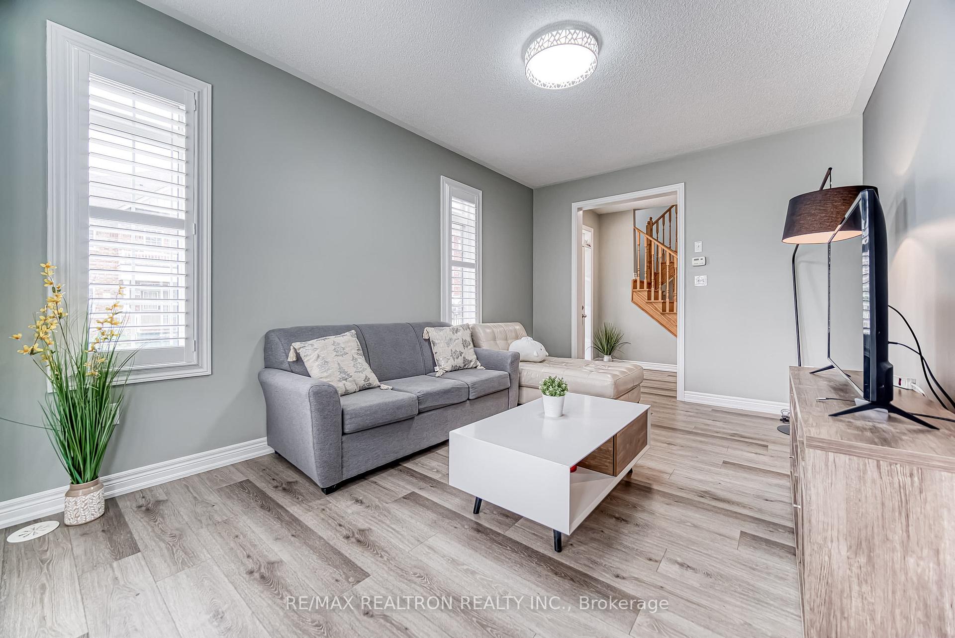 Photo 6 of 5 Larry Grove Way, Markham, Greensborough — HOMEH