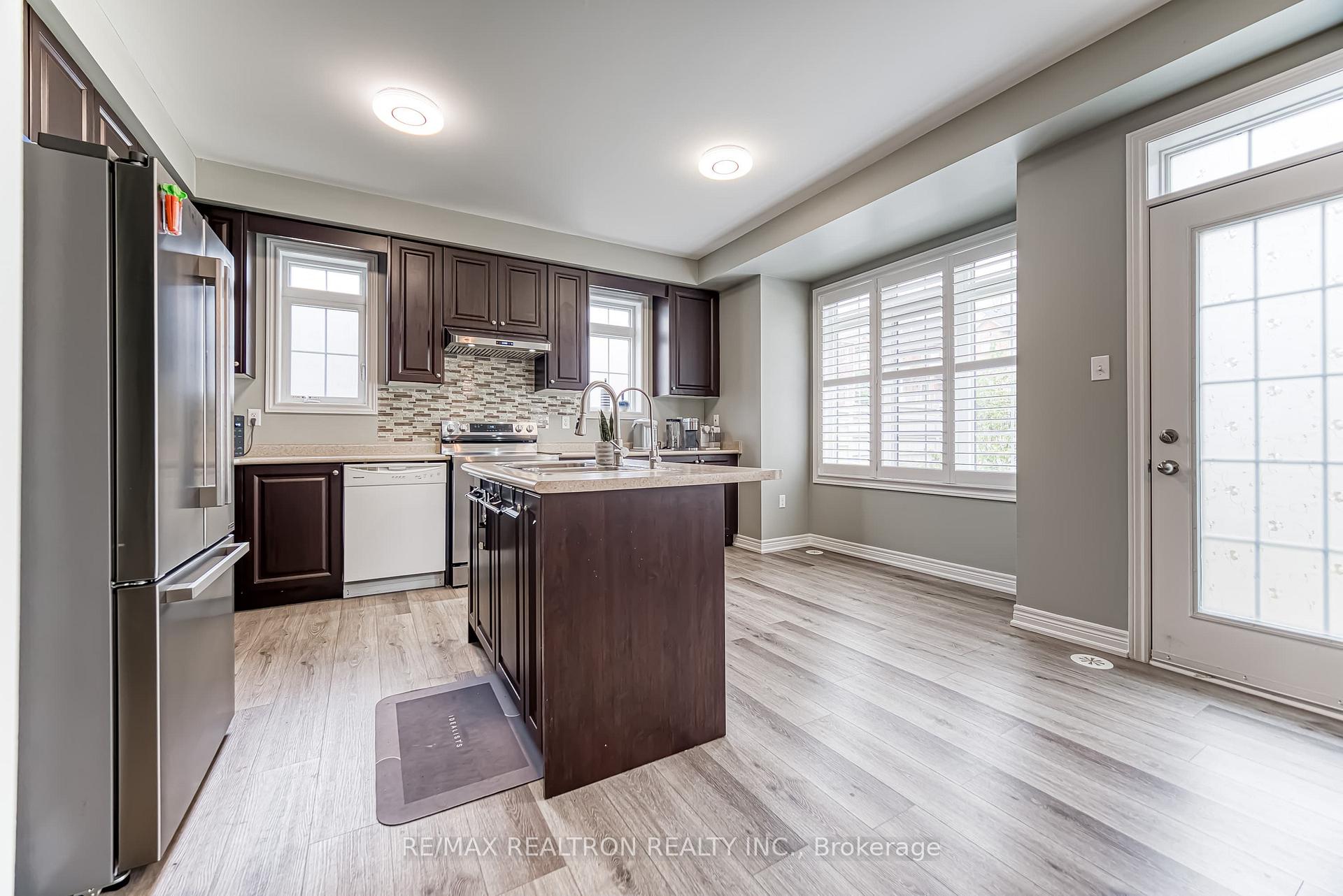 Photo 9 of 5 Larry Grove Way, Markham, Greensborough — HOMEH