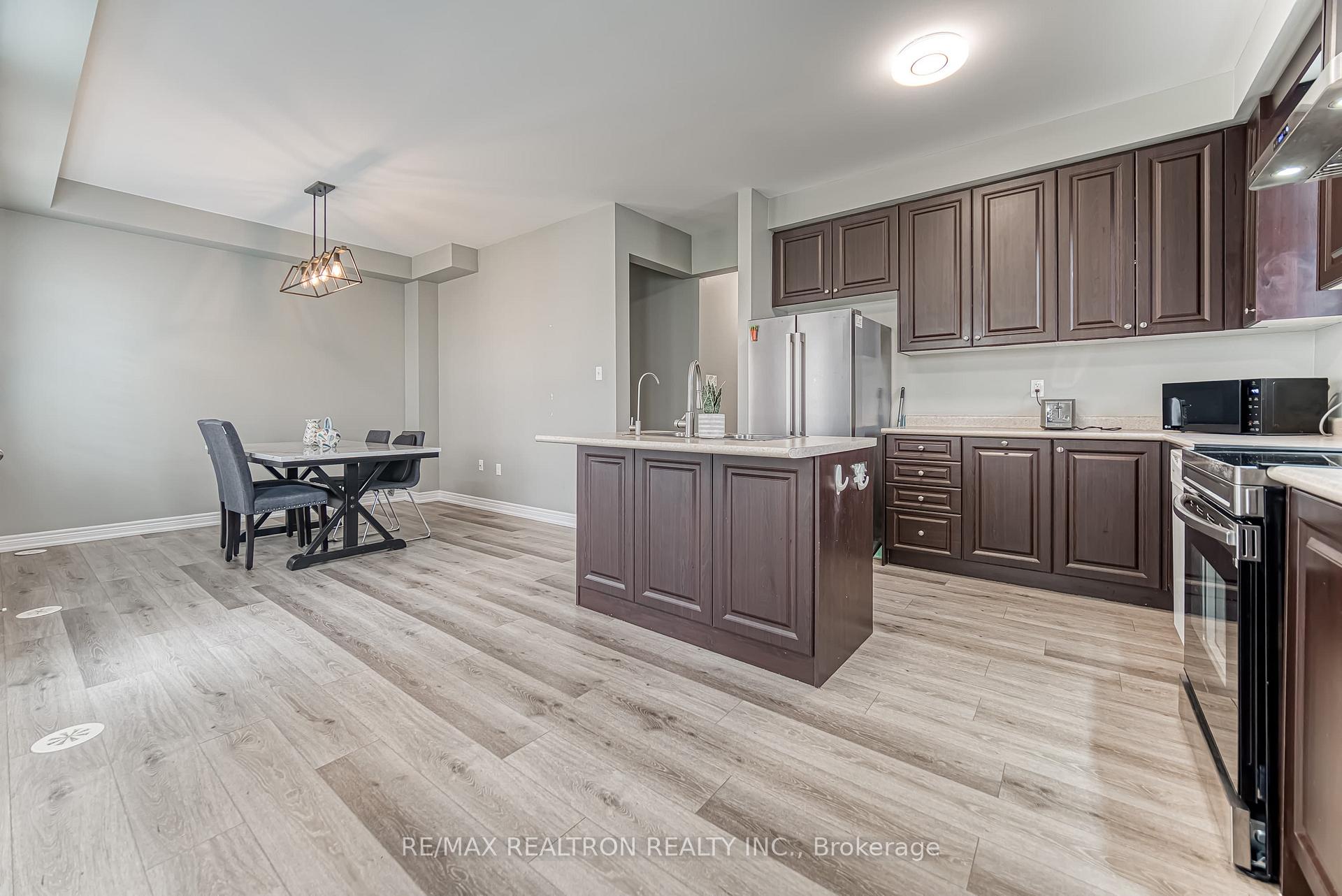 Photo 10 of 5 Larry Grove Way, Markham, Greensborough — HOMEH