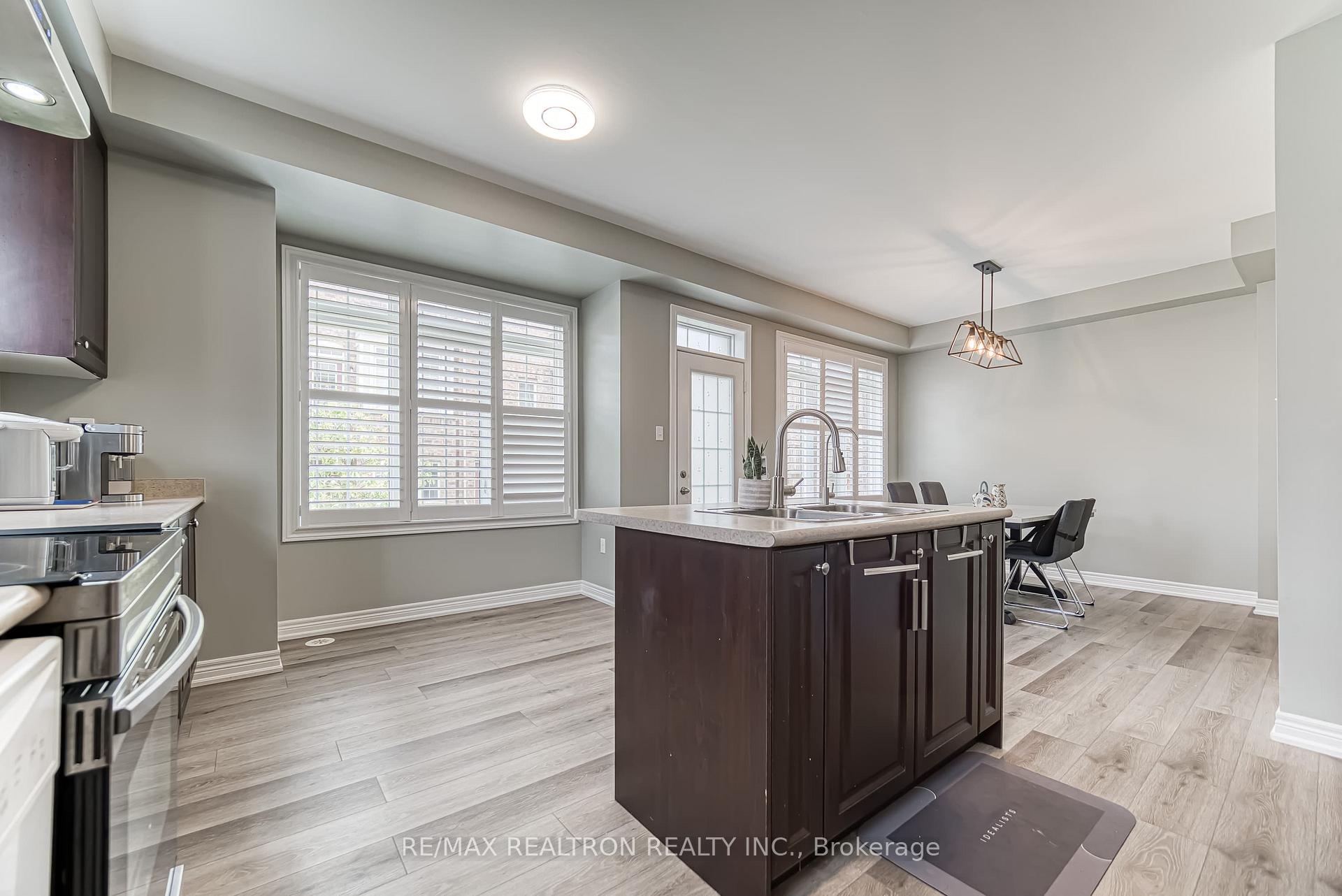 Photo 11 of 5 Larry Grove Way, Markham, Greensborough — HOMEH