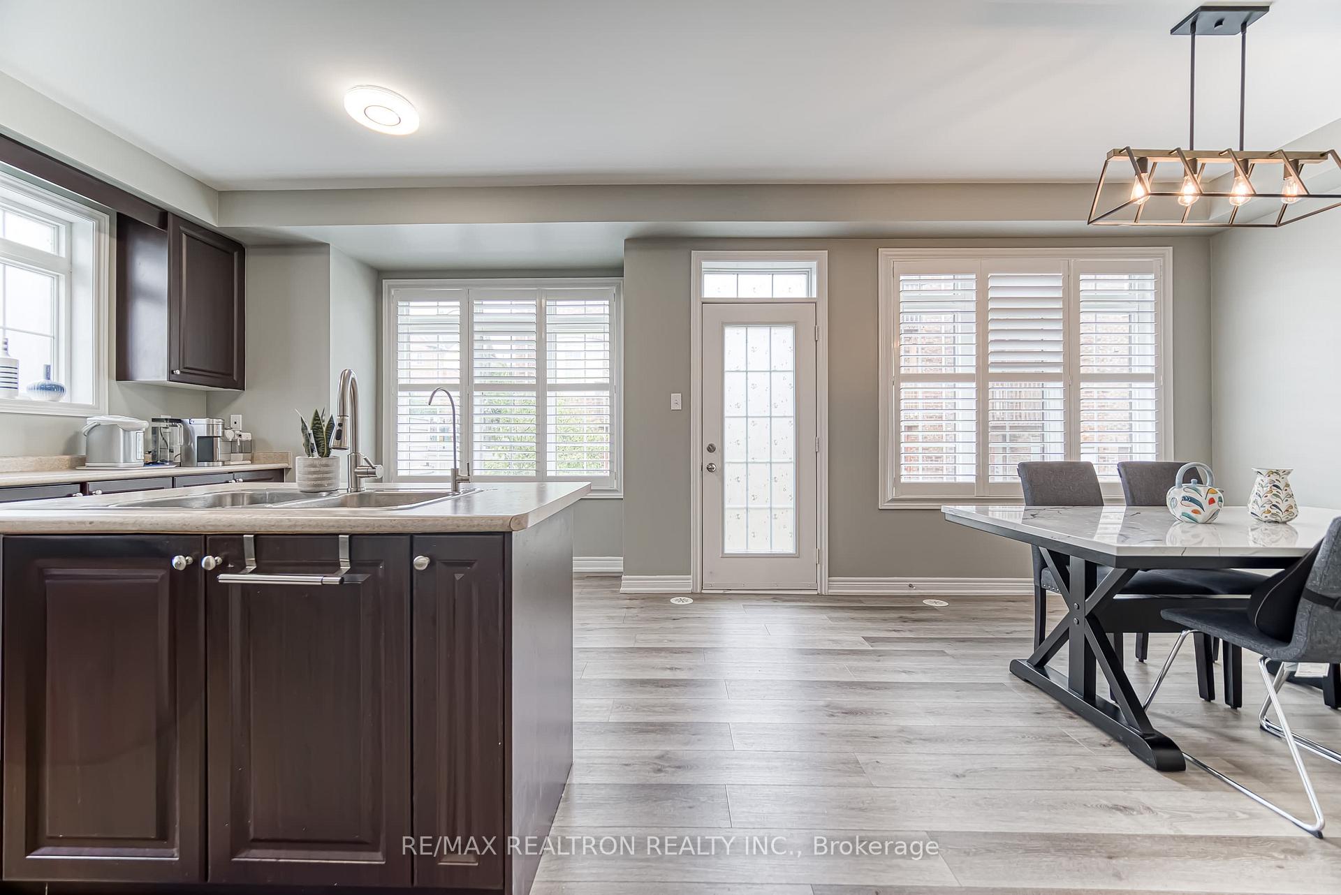 Photo 12 of 5 Larry Grove Way, Markham, Greensborough — HOMEH
