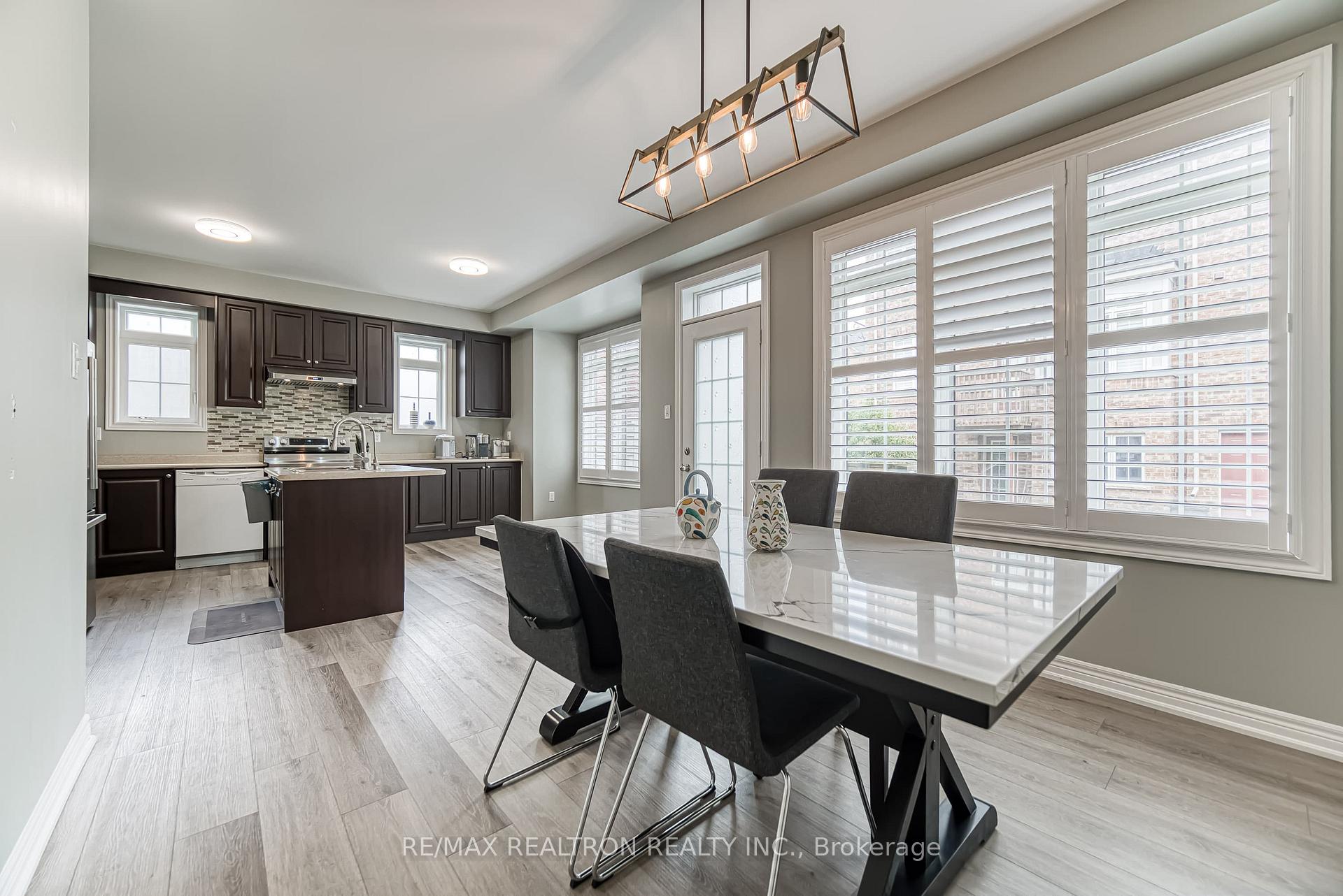 Photo 13 of 5 Larry Grove Way, Markham, Greensborough — HOMEH