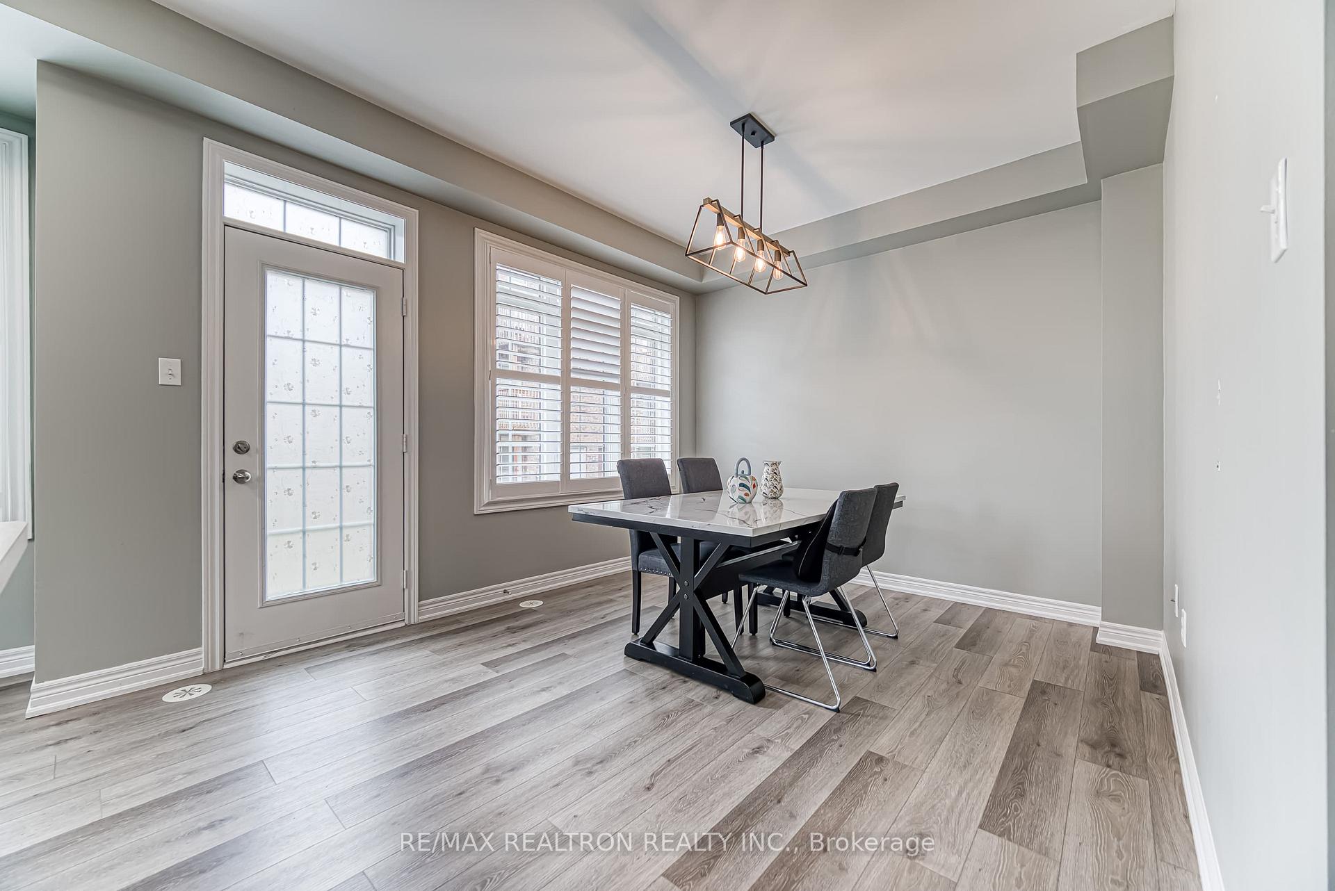 Photo 14 of 5 Larry Grove Way, Markham, Greensborough — HOMEH