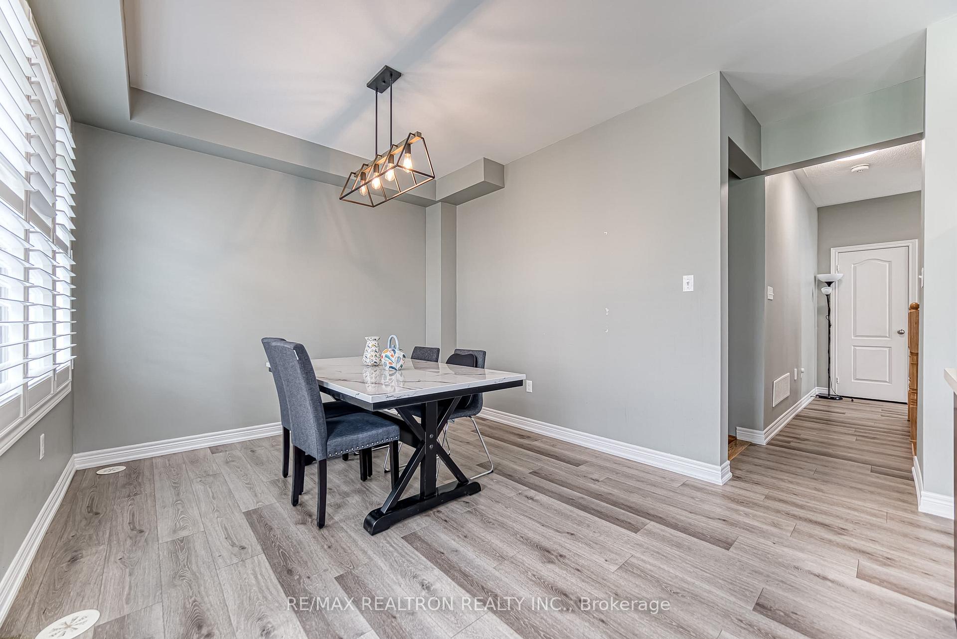 Photo 15 of 5 Larry Grove Way, Markham, Greensborough — HOMEH