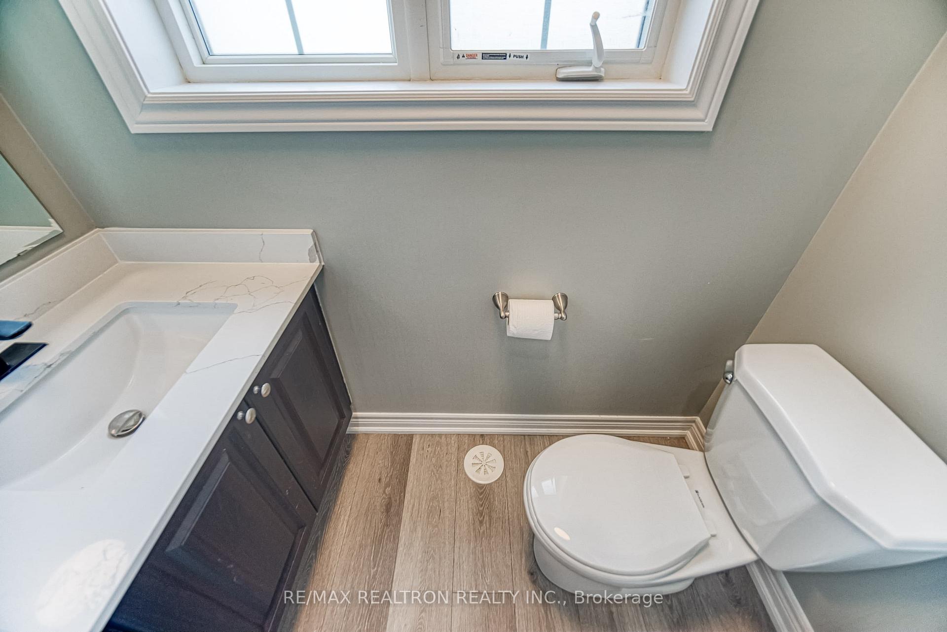 Photo 16 of 5 Larry Grove Way, Markham, Greensborough — HOMEH