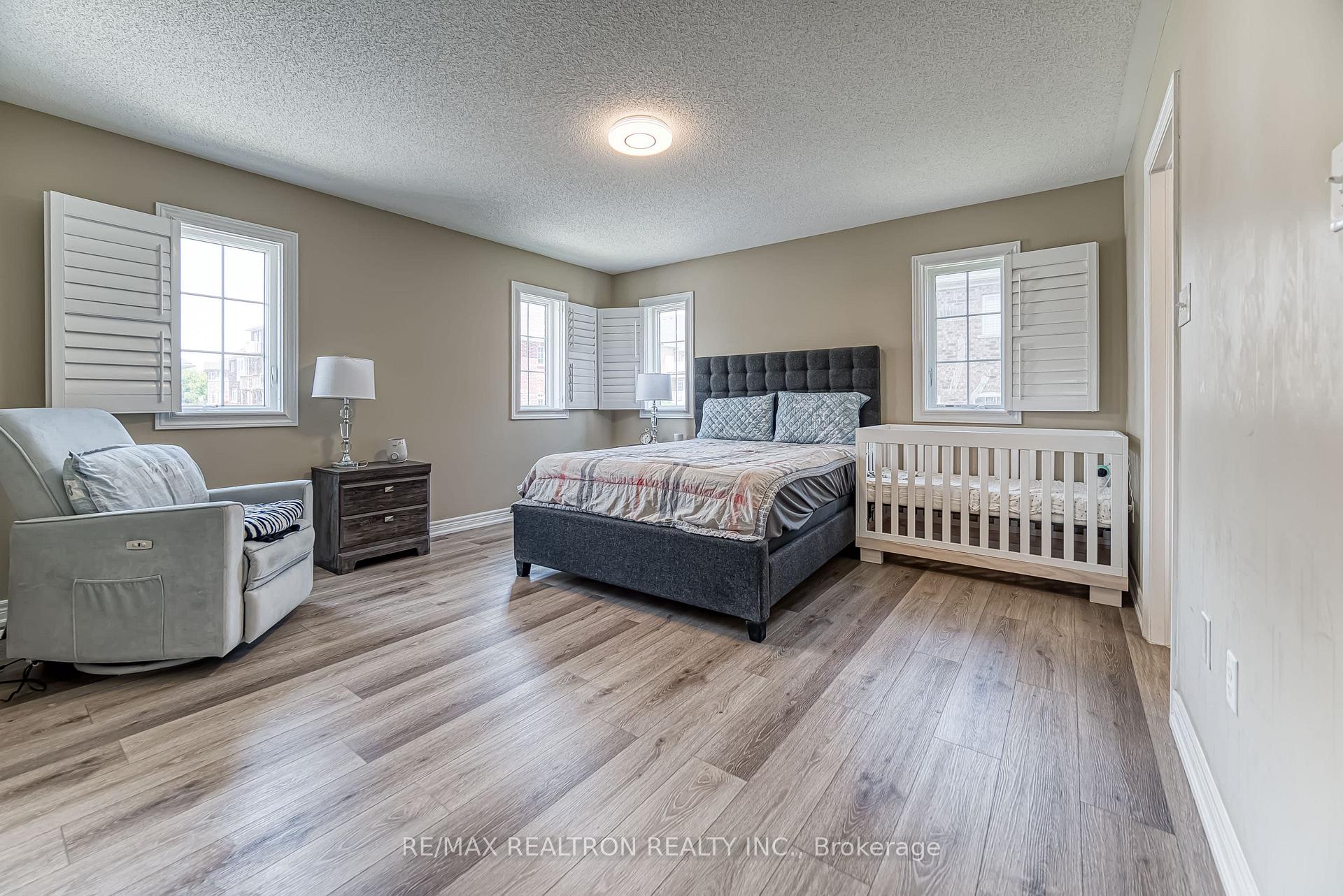 Photo 18 of 5 Larry Grove Way, Markham, Greensborough — HOMEH