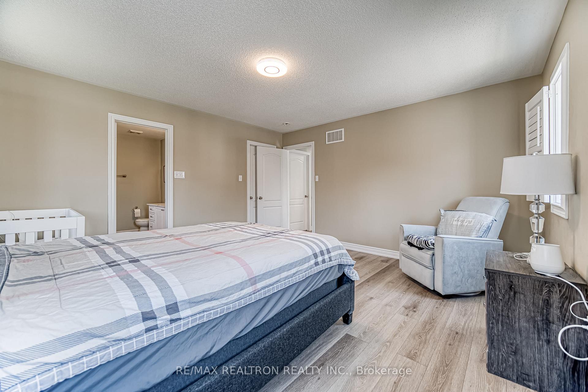 Photo 19 of 5 Larry Grove Way, Markham, Greensborough — HOMEH