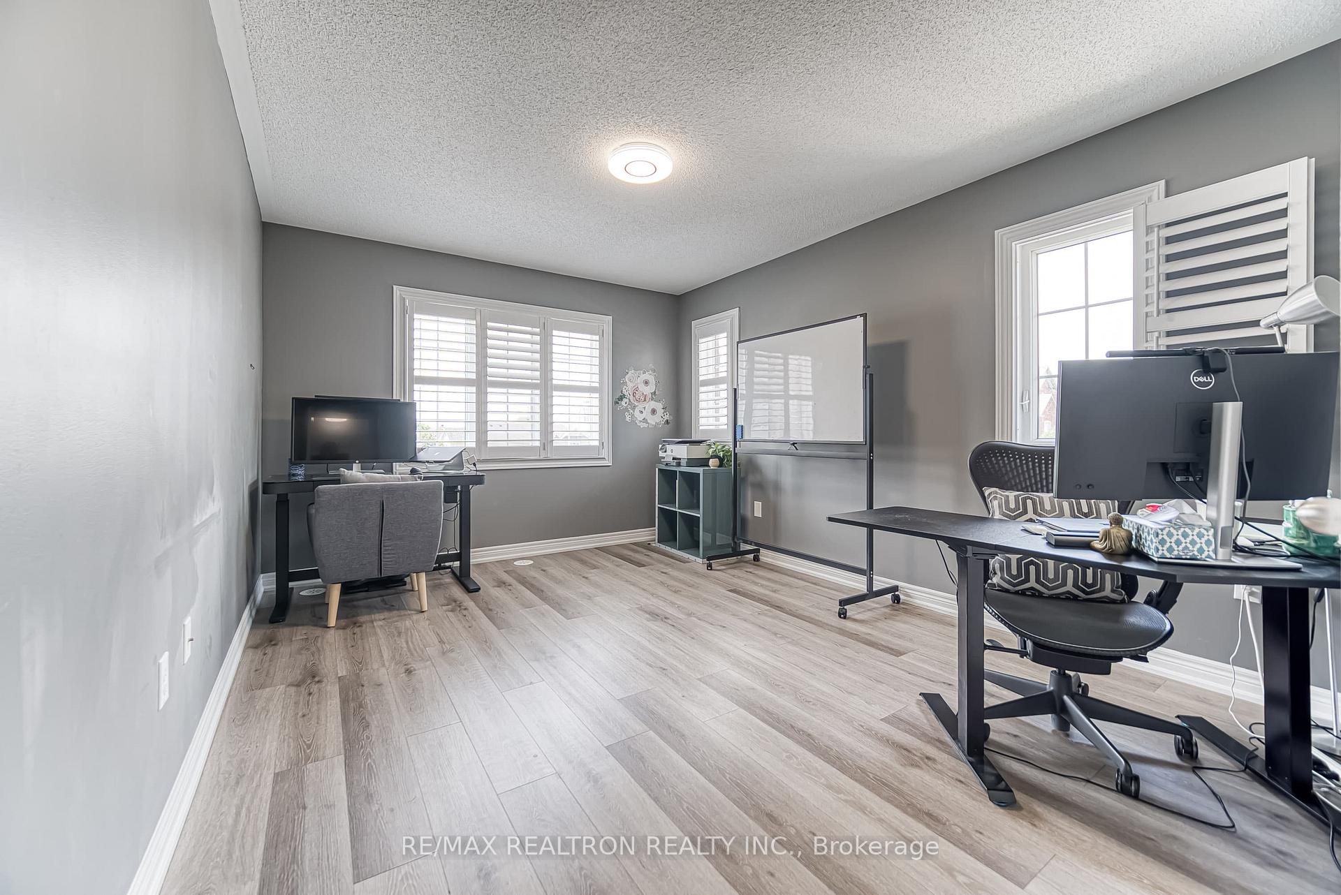 Photo 22 of 5 Larry Grove Way, Markham, Greensborough — HOMEH