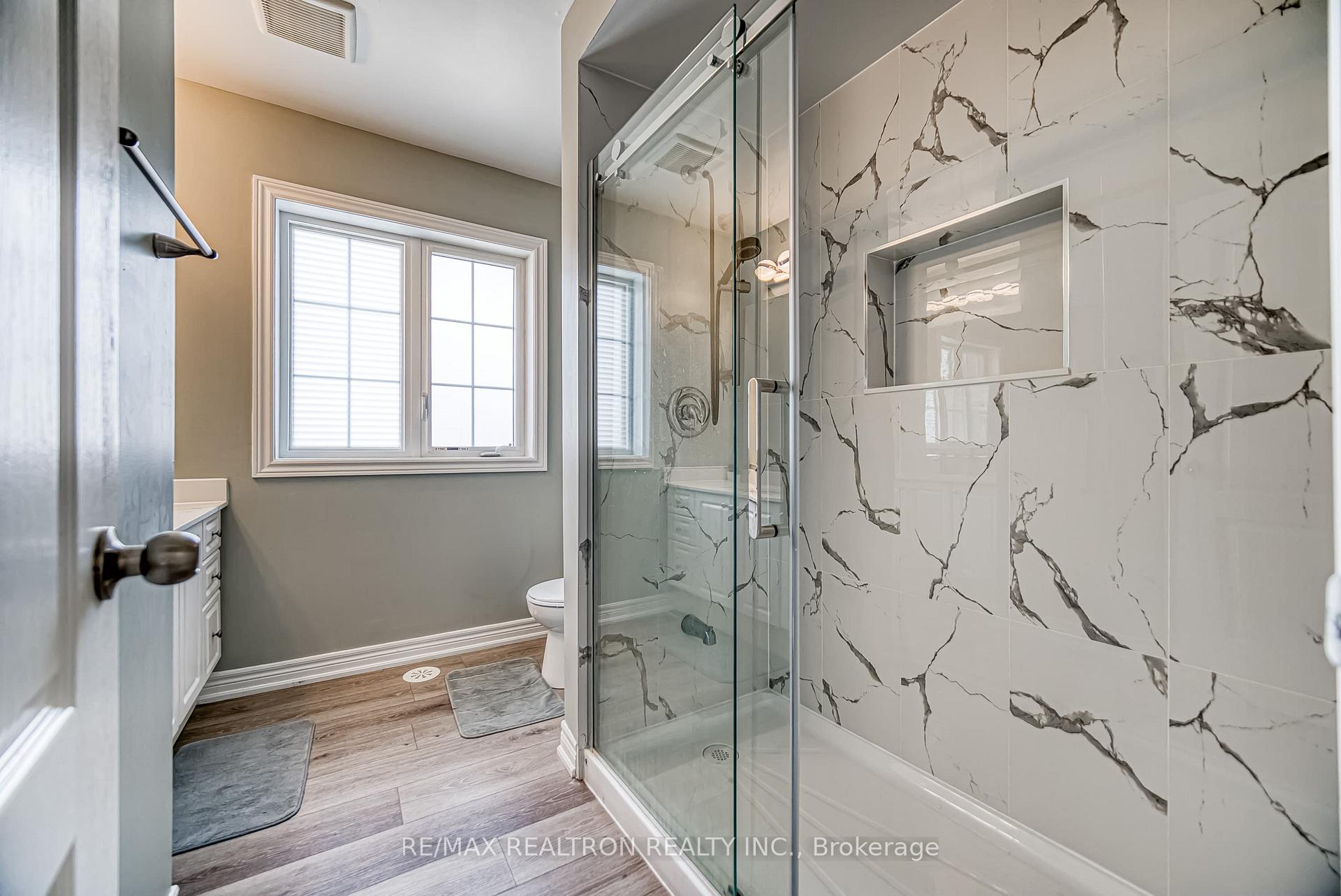 Photo 25 of 5 Larry Grove Way, Markham, Greensborough — HOMEH