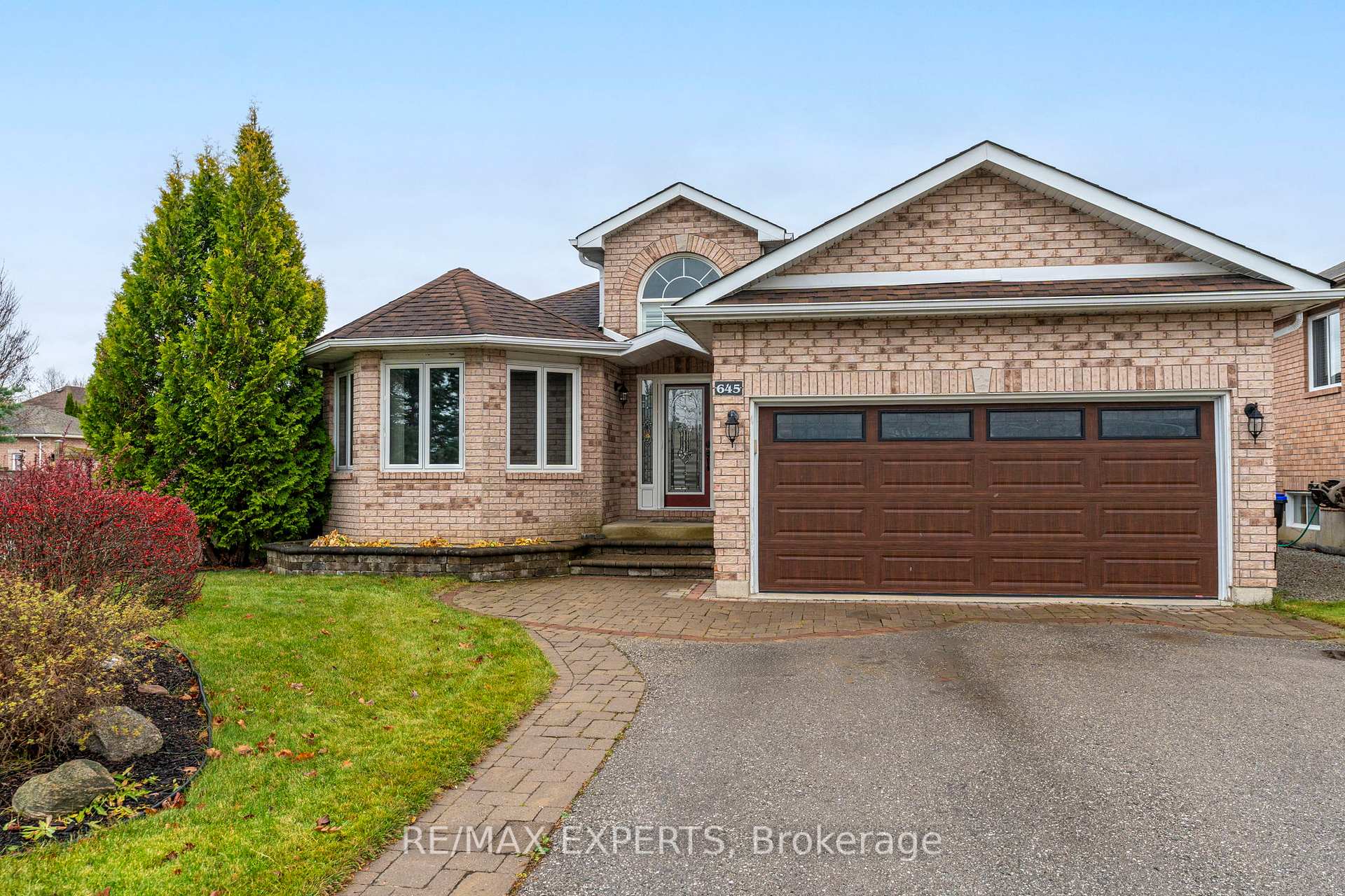 Photo 2 of 645 Glen Cedar Crescent, Innisfil, Rural Innisfil — HOMEH
