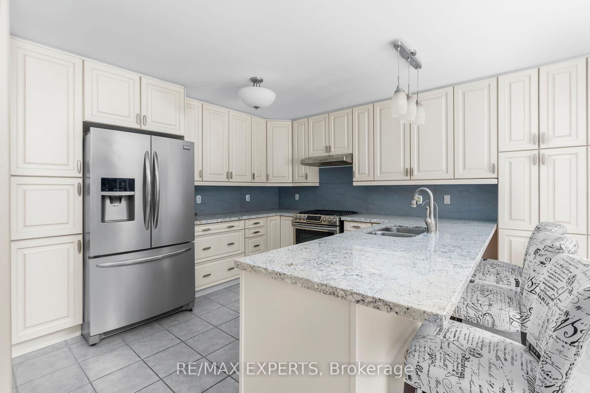 Photo 10 of 645 Glen Cedar Crescent, Innisfil, Rural Innisfil — HOMEH