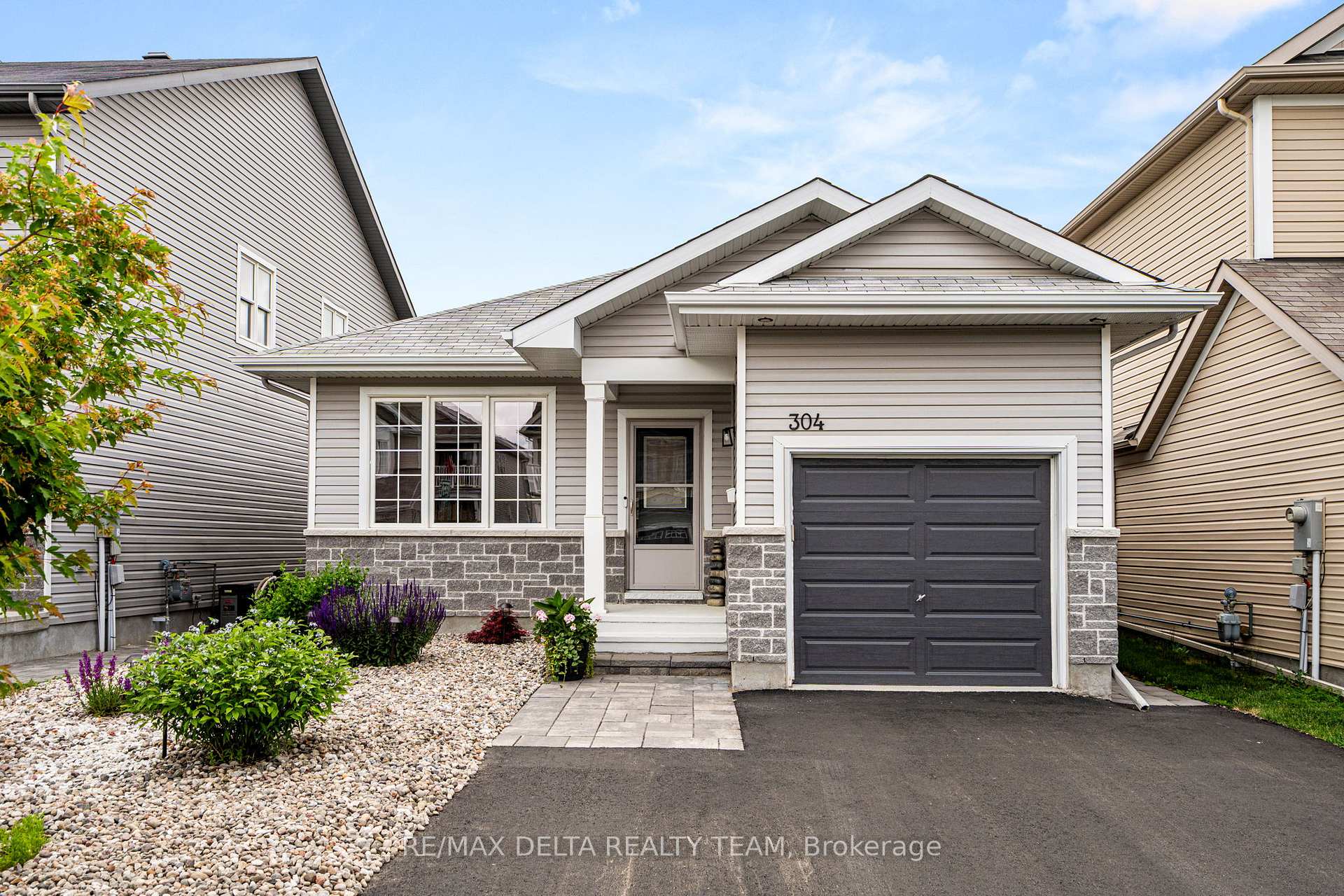 Photo 1 of 304 Bobolink Ridge, Ottawa, Kanata - Emerald Meadows/Trailwest — HOMEH
