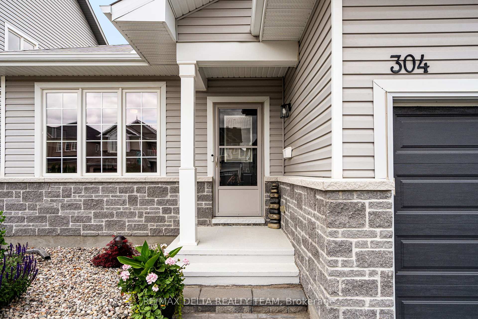 Photo 3 of 304 Bobolink Ridge, Ottawa, Kanata - Emerald Meadows/Trailwest — HOMEH