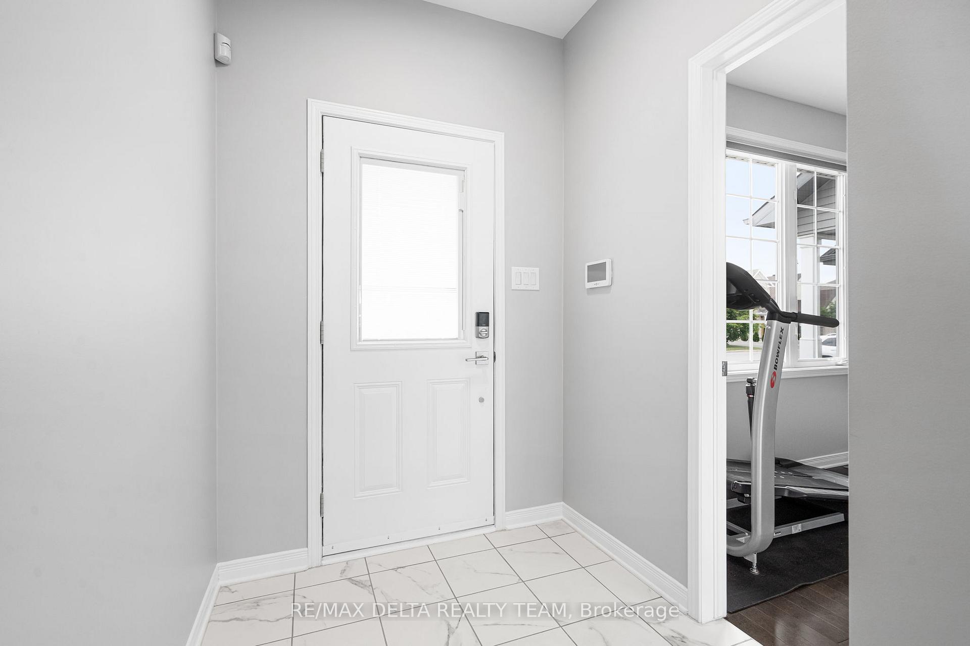 Photo 4 of 304 Bobolink Ridge, Ottawa, Kanata - Emerald Meadows/Trailwest — HOMEH