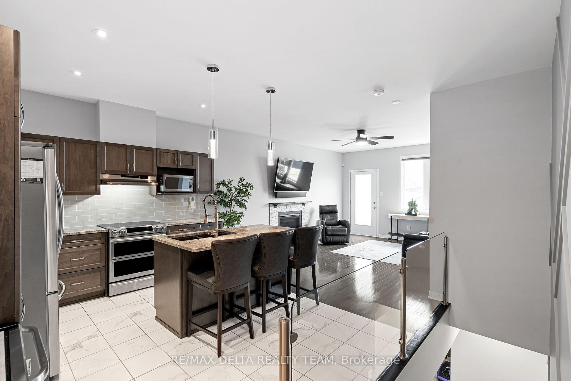 Photo 9 of 304 Bobolink Ridge, Ottawa, Kanata - Emerald Meadows/Trailwest — HOMEH