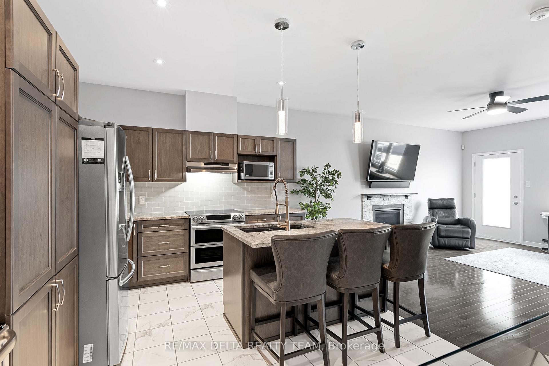 Photo 10 of 304 Bobolink Ridge, Ottawa, Kanata - Emerald Meadows/Trailwest — HOMEH
