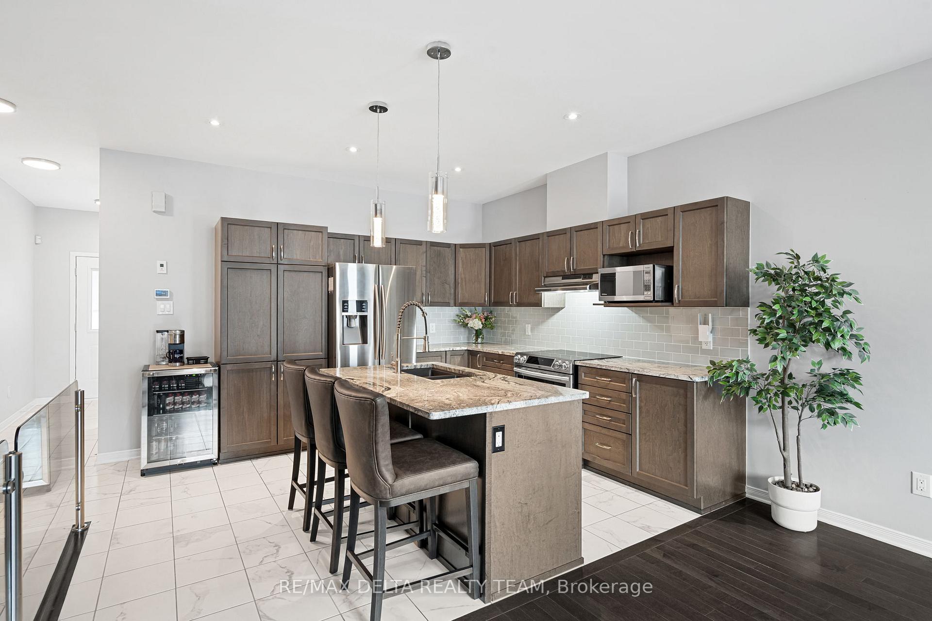 Photo 11 of 304 Bobolink Ridge, Ottawa, Kanata - Emerald Meadows/Trailwest — HOMEH