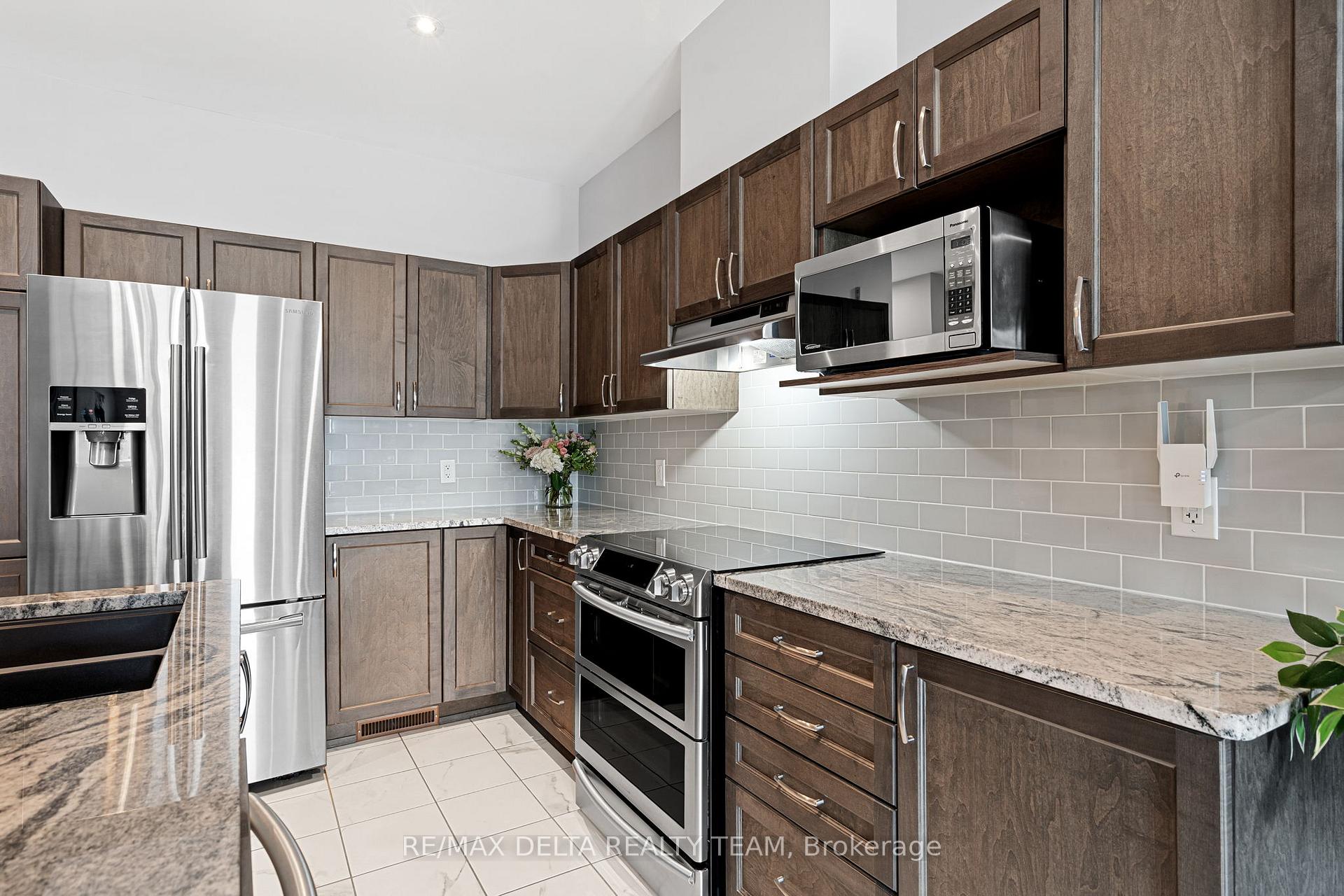 Photo 12 of 304 Bobolink Ridge, Ottawa, Kanata - Emerald Meadows/Trailwest — HOMEH
