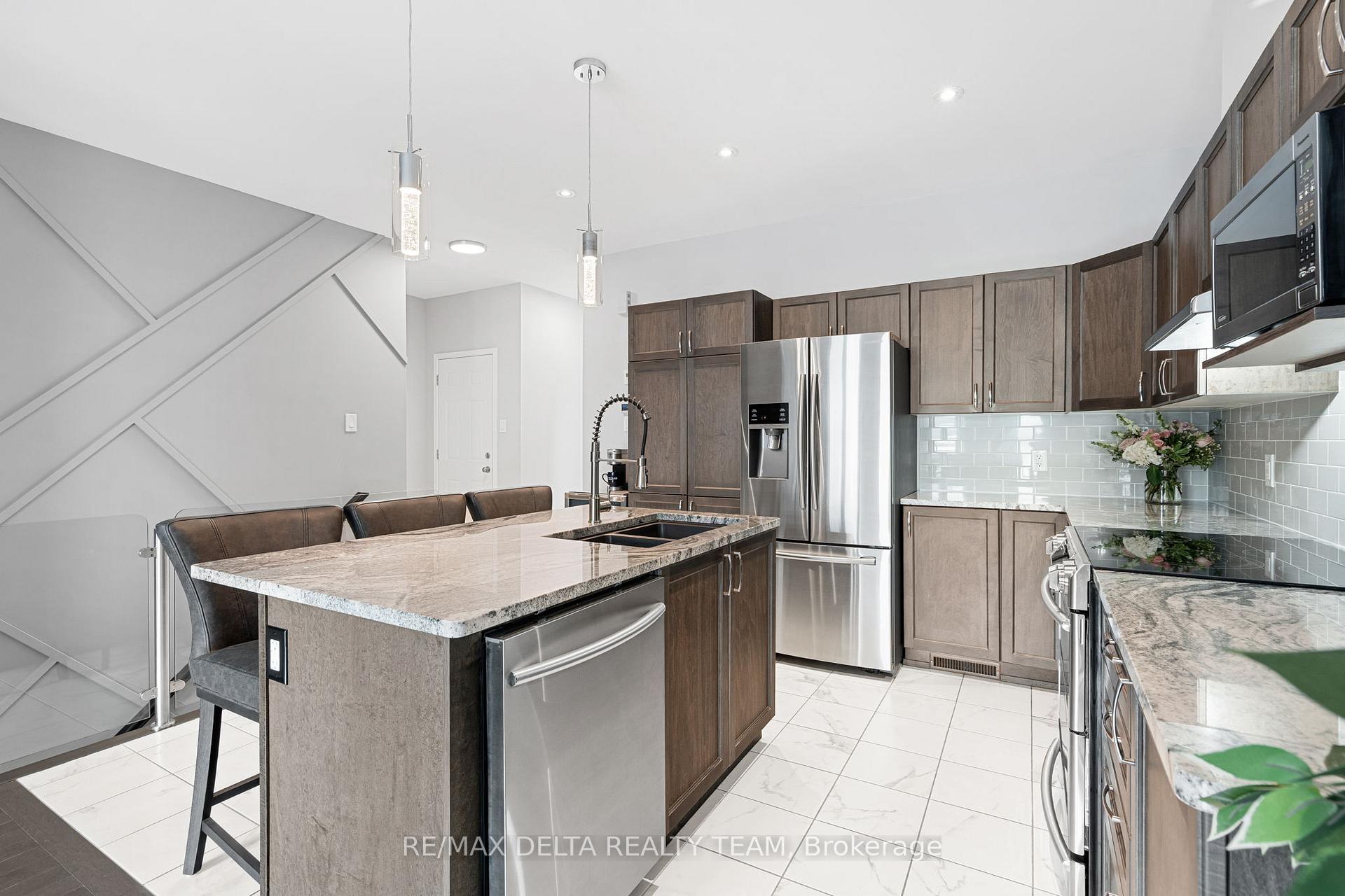 Photo 13 of 304 Bobolink Ridge, Ottawa, Kanata - Emerald Meadows/Trailwest — HOMEH