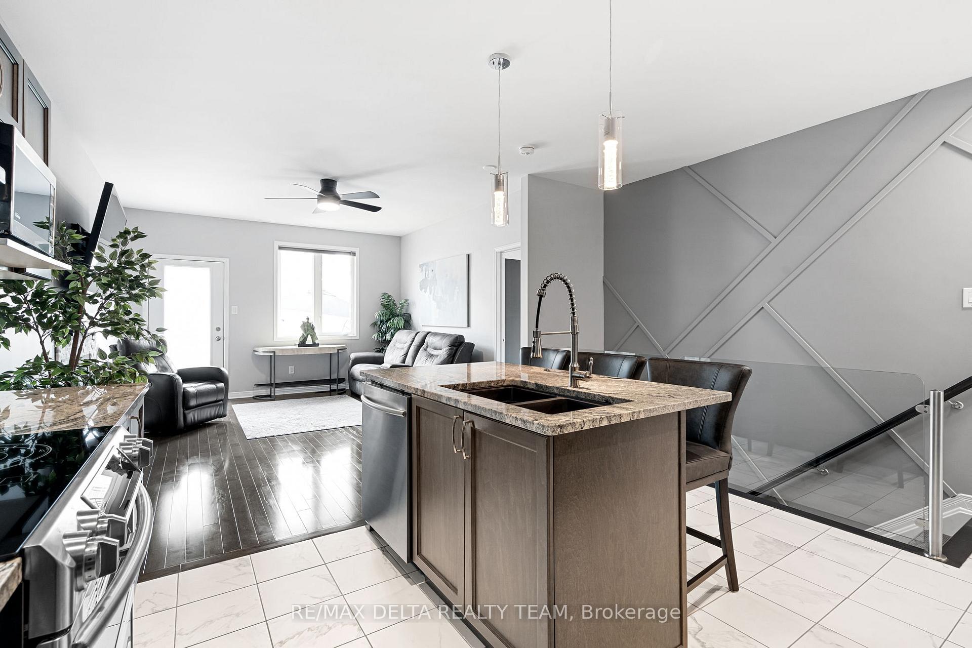 Photo 14 of 304 Bobolink Ridge, Ottawa, Kanata - Emerald Meadows/Trailwest — HOMEH