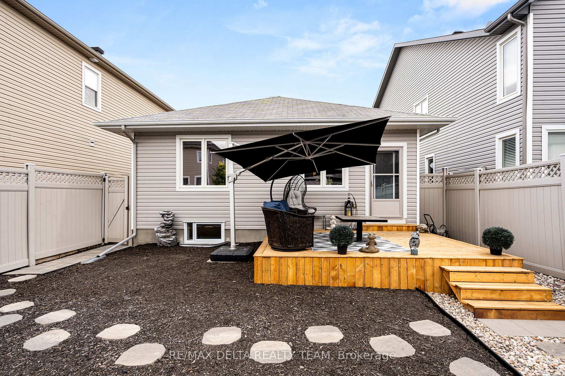 Photo 34 of 304 Bobolink Ridge, Ottawa, Kanata - Emerald Meadows/Trailwest — HOMEH