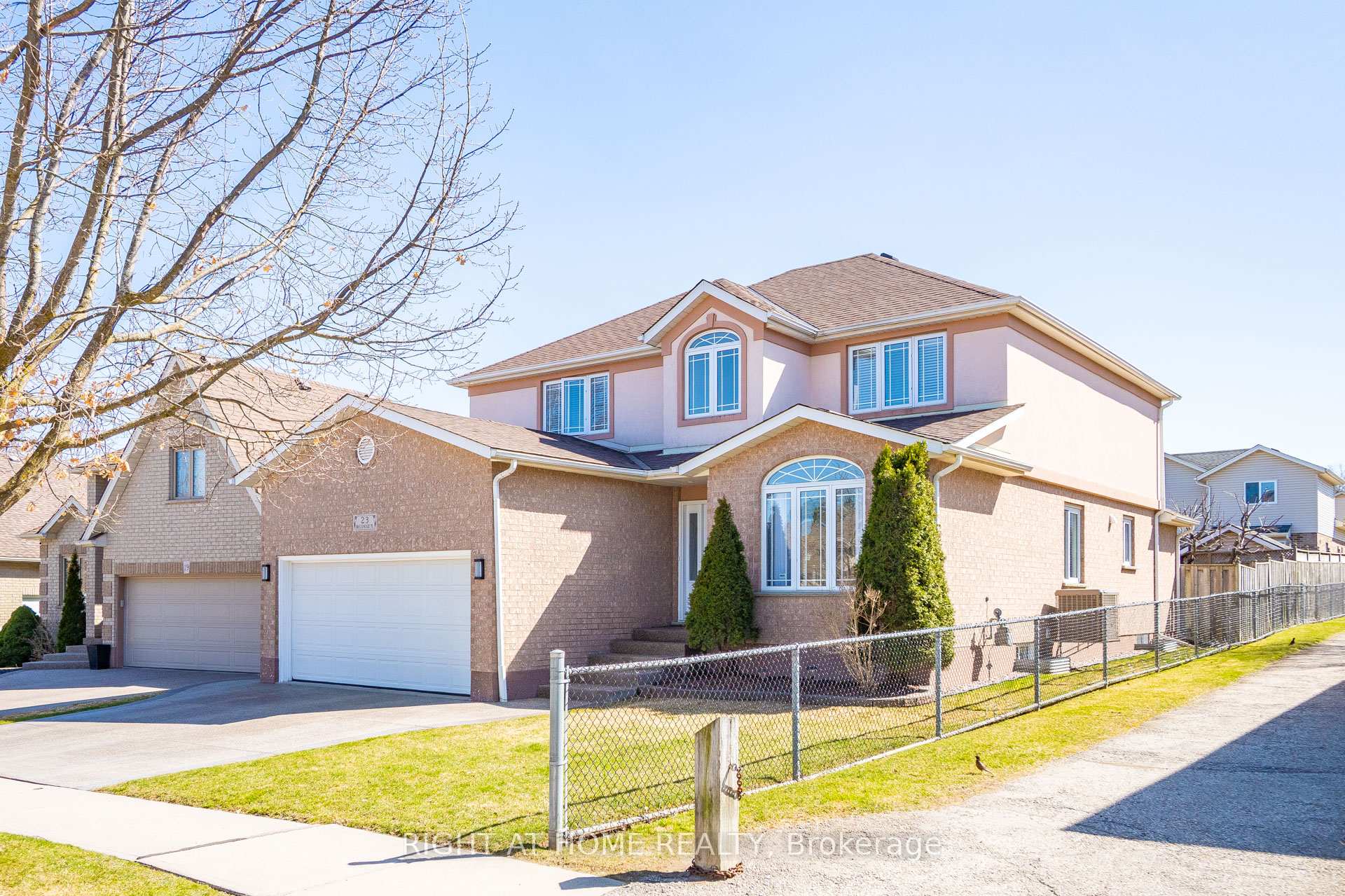 Photo 2 of 23 Breckwood Place, Kitchener — HOMEH