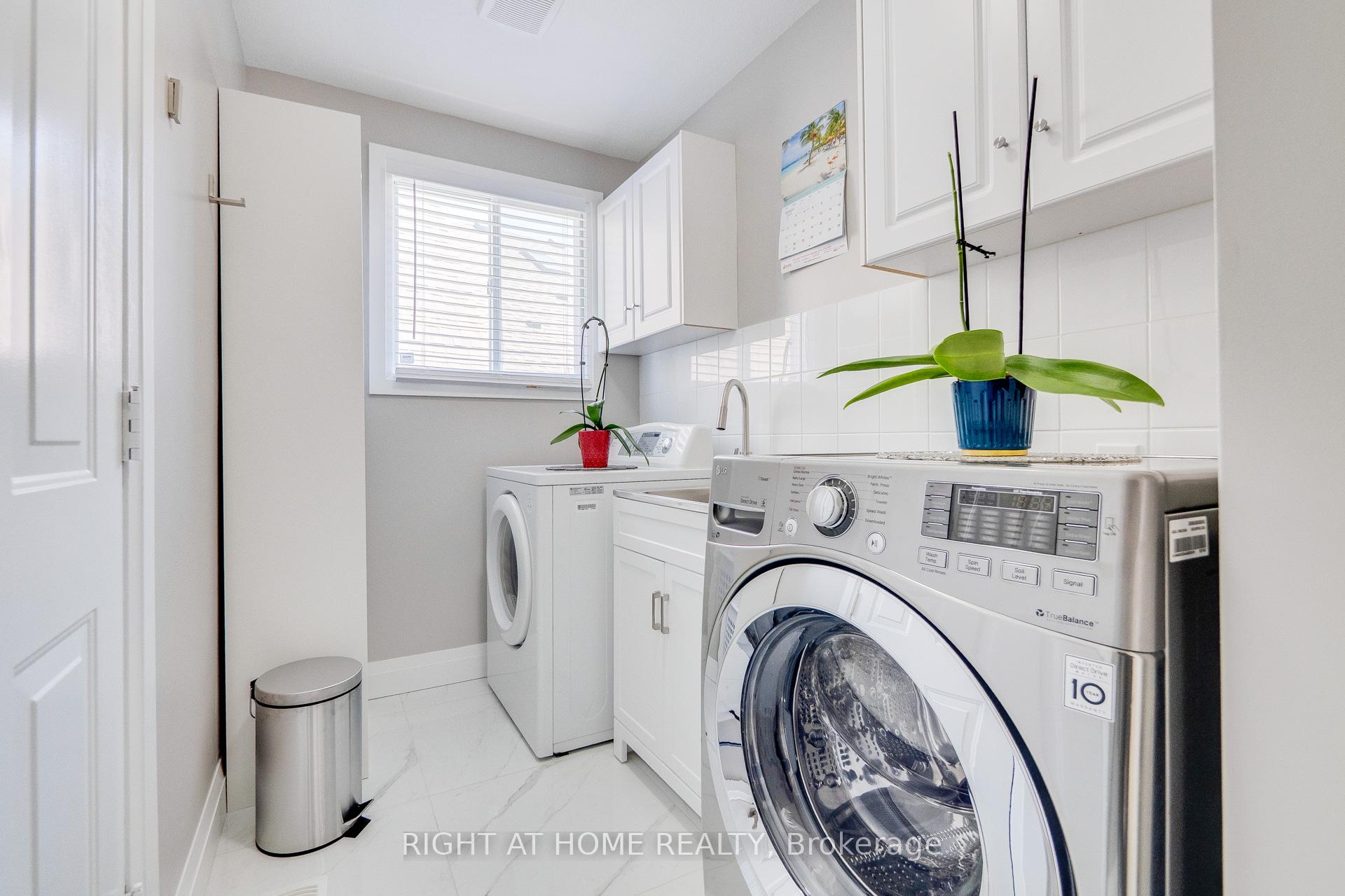 Photo 5 of 23 Breckwood Place, Kitchener — HOMEH