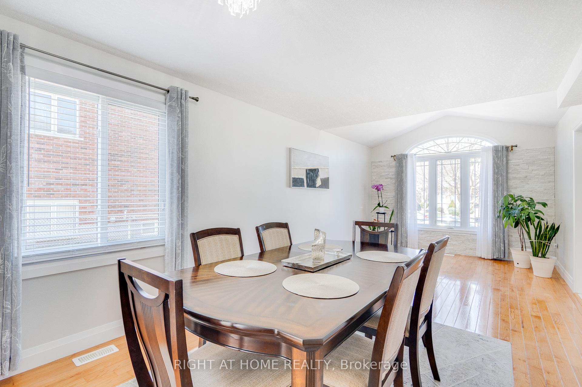 Photo 9 of 23 Breckwood Place, Kitchener — HOMEH