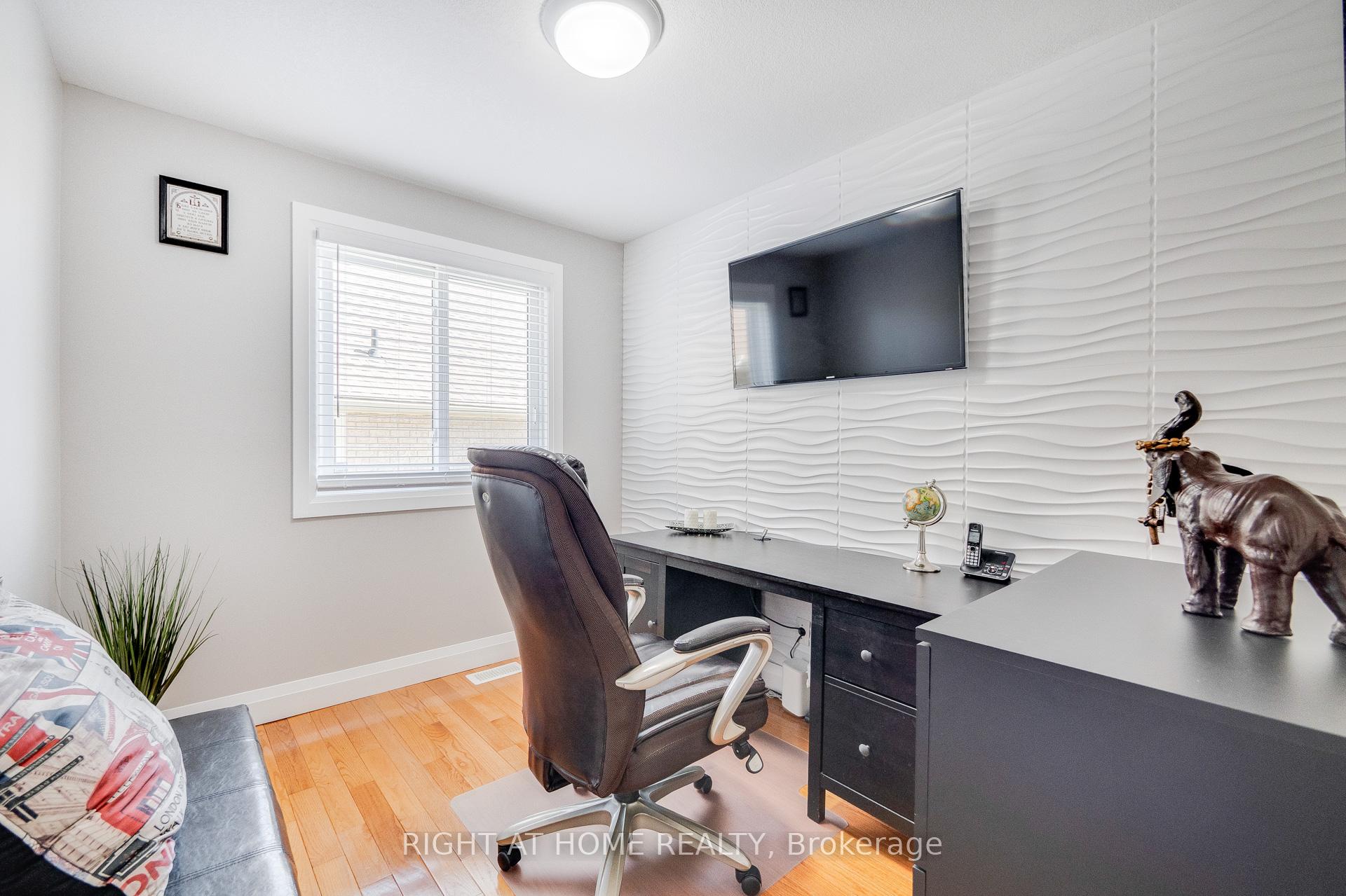 Photo 11 of 23 Breckwood Place, Kitchener — HOMEH